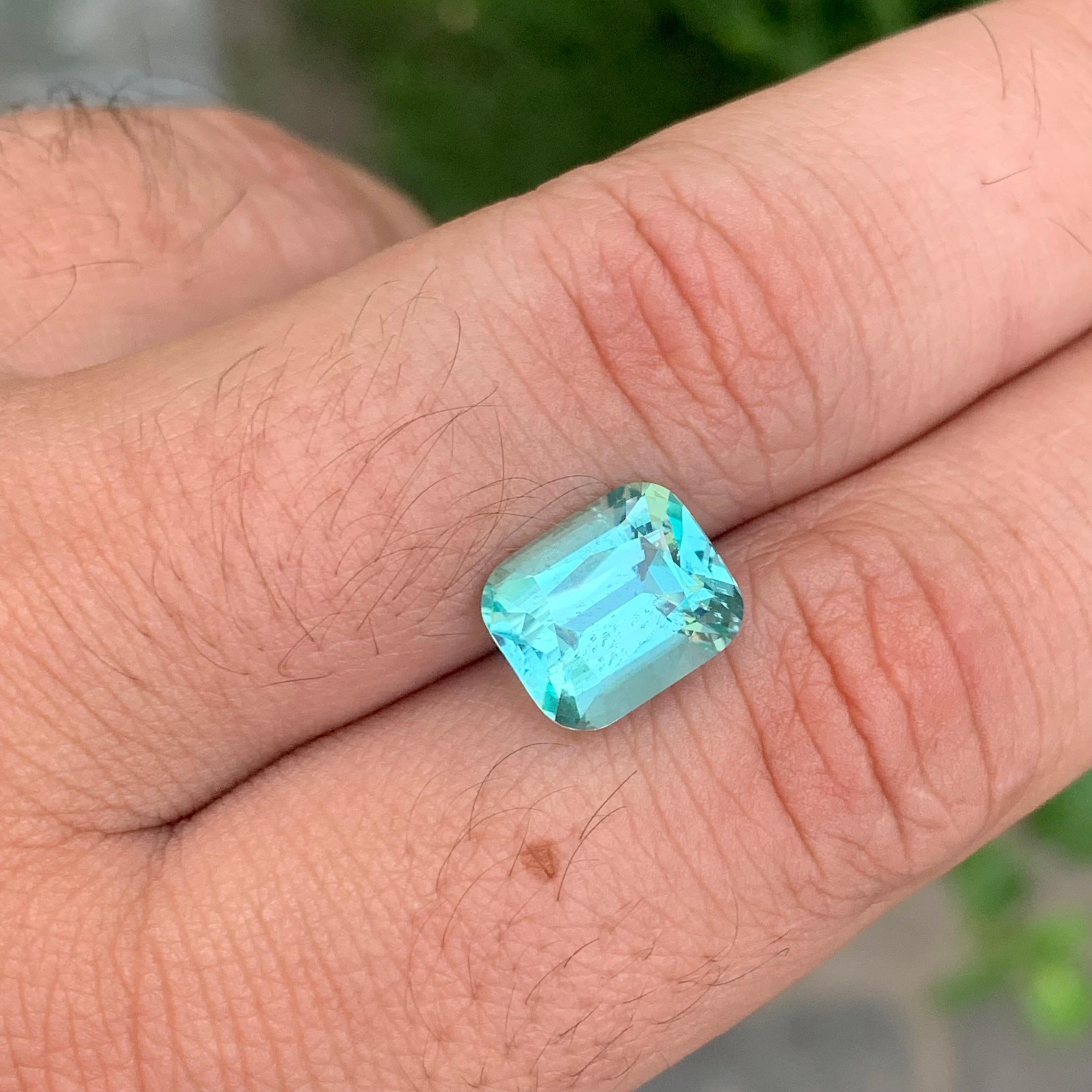 Tourmaline bleue écume de mer non sertie de 4,70 carats en forme de coussin en vente 4