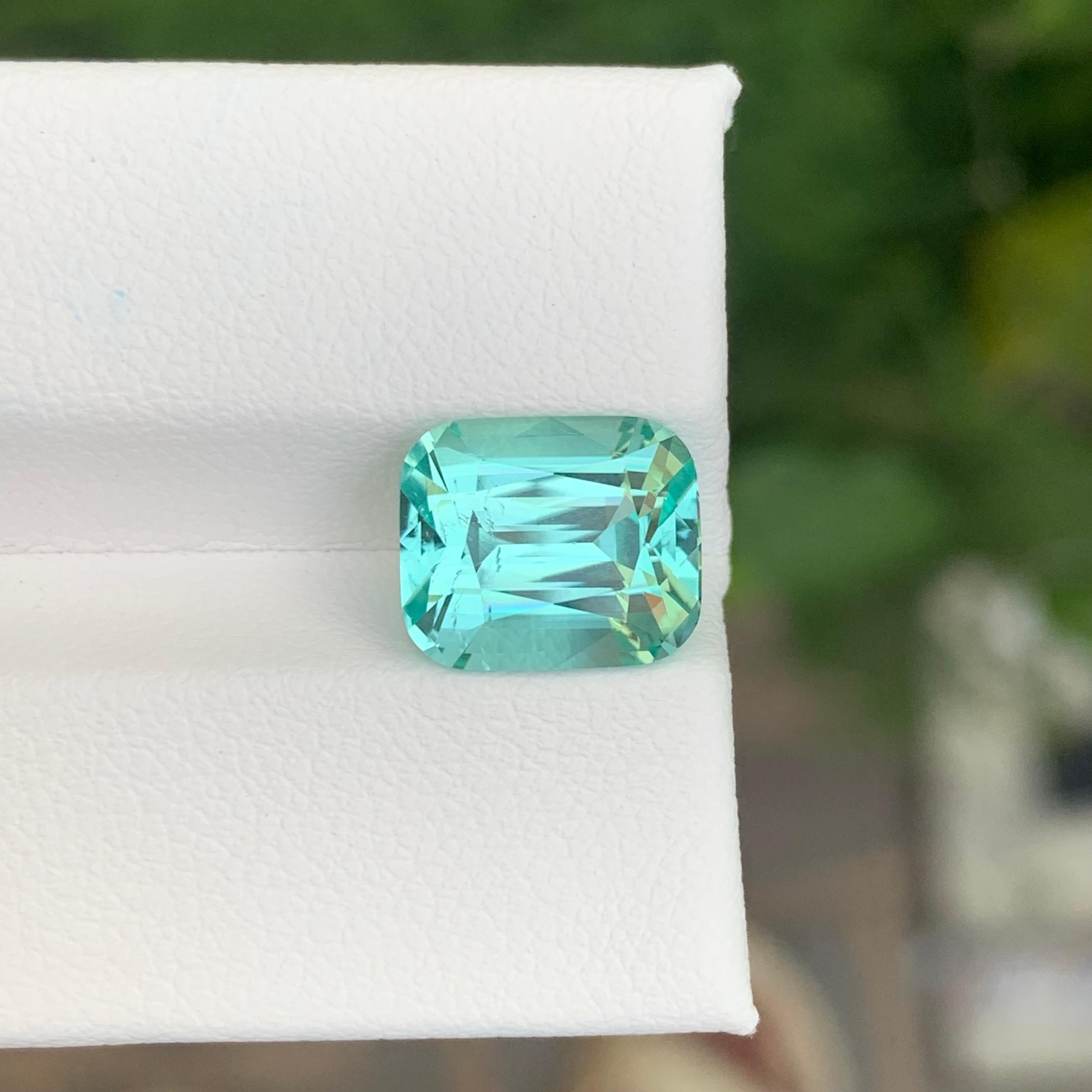 Arts and Crafts Tourmaline bleue écume de mer non sertie de 4,70 carats en forme de coussin en vente