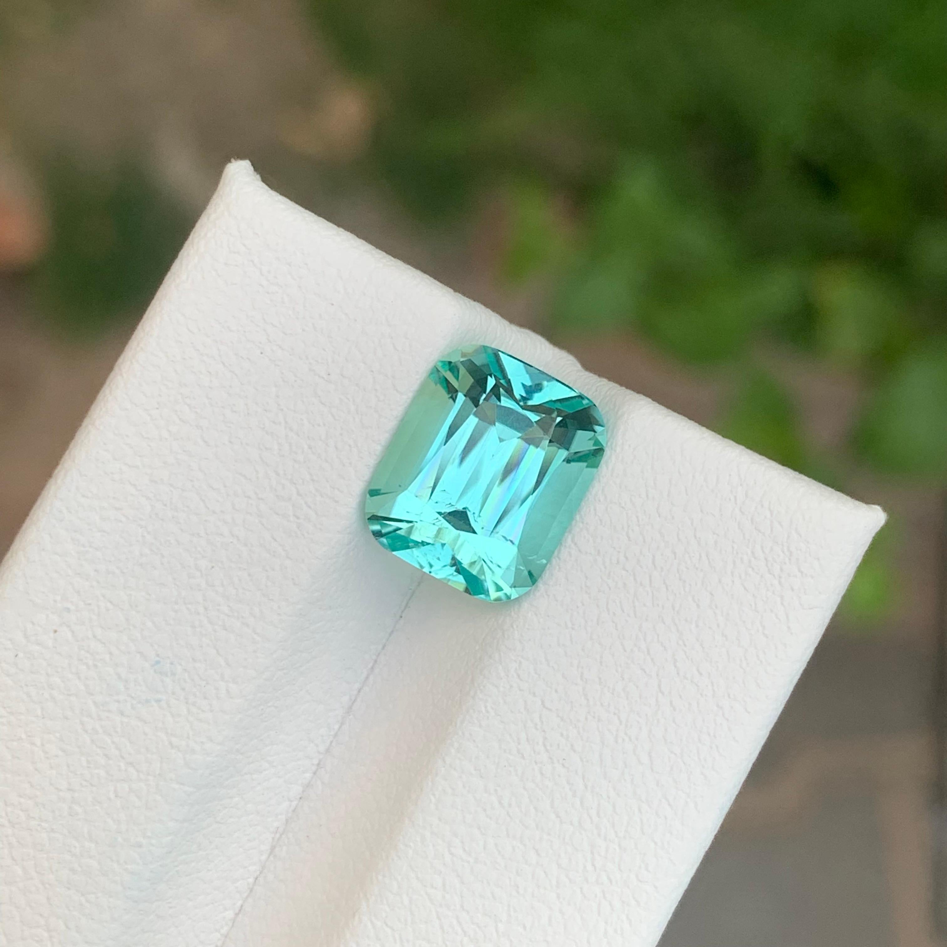 Tourmaline bleue écume de mer non sertie de 4,70 carats en forme de coussin Neuf - En vente à Peshawar, PK