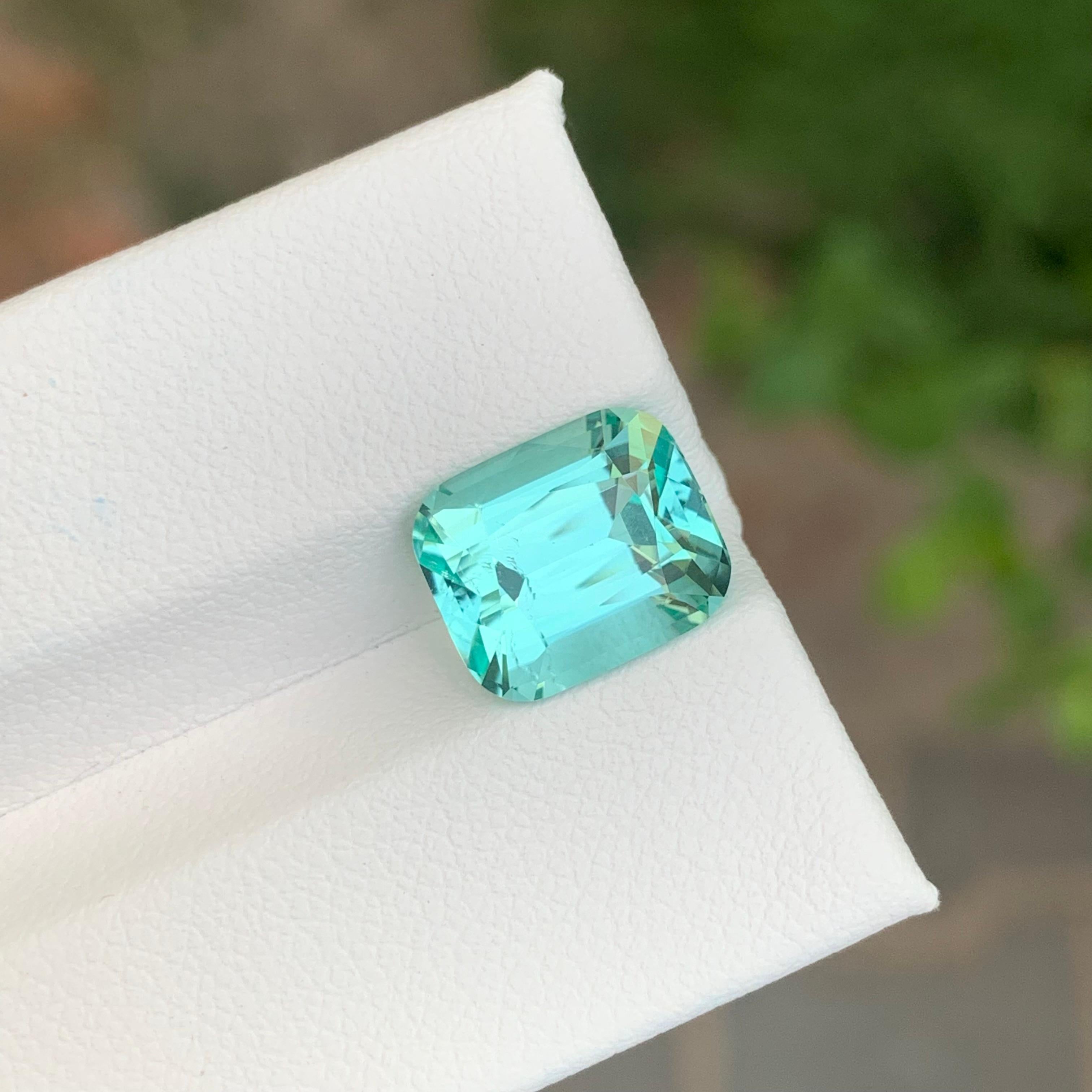Tourmaline bleue écume de mer non sertie de 4,70 carats en forme de coussin Unisexe en vente