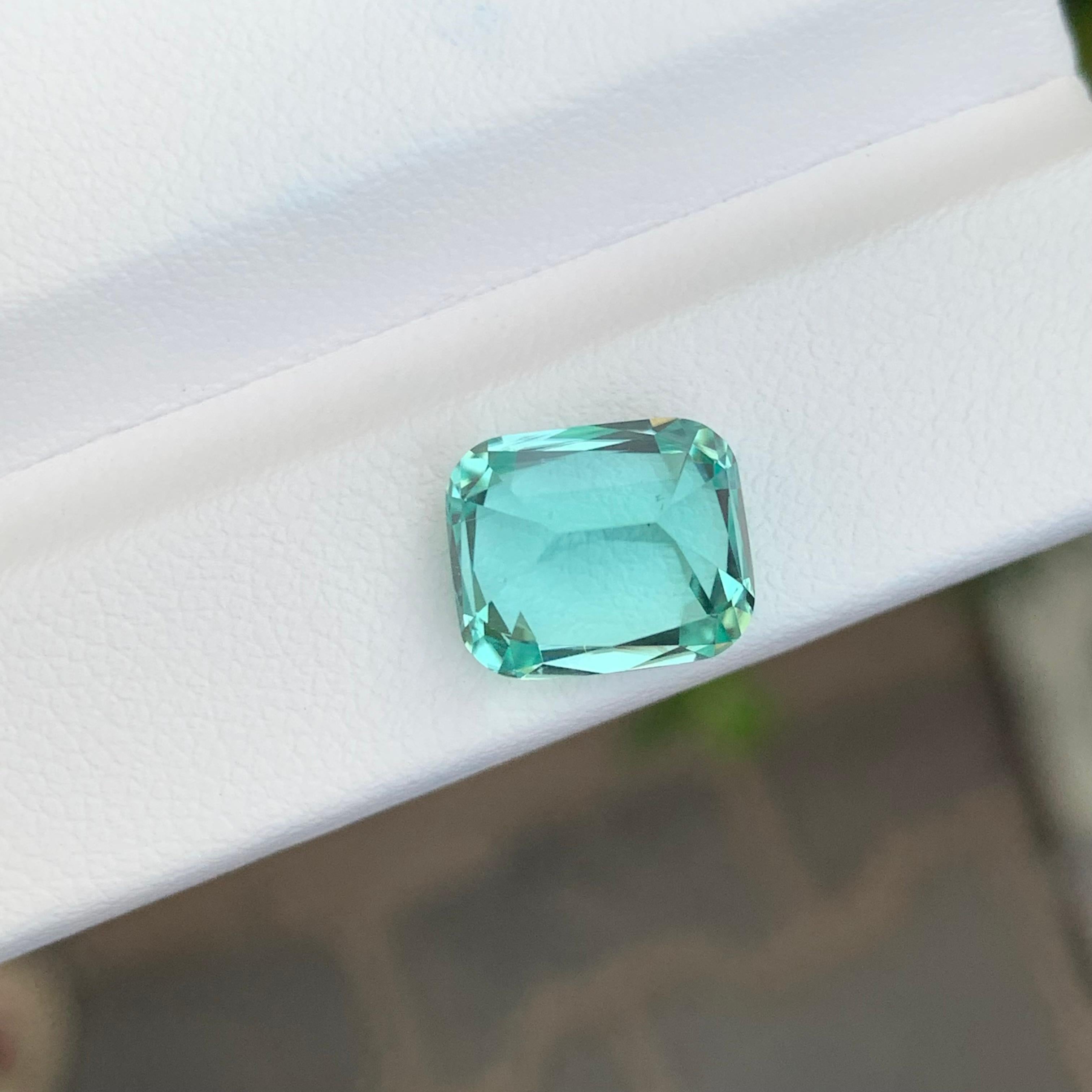 Tourmaline bleue écume de mer non sertie de 4,70 carats en forme de coussin en vente 1