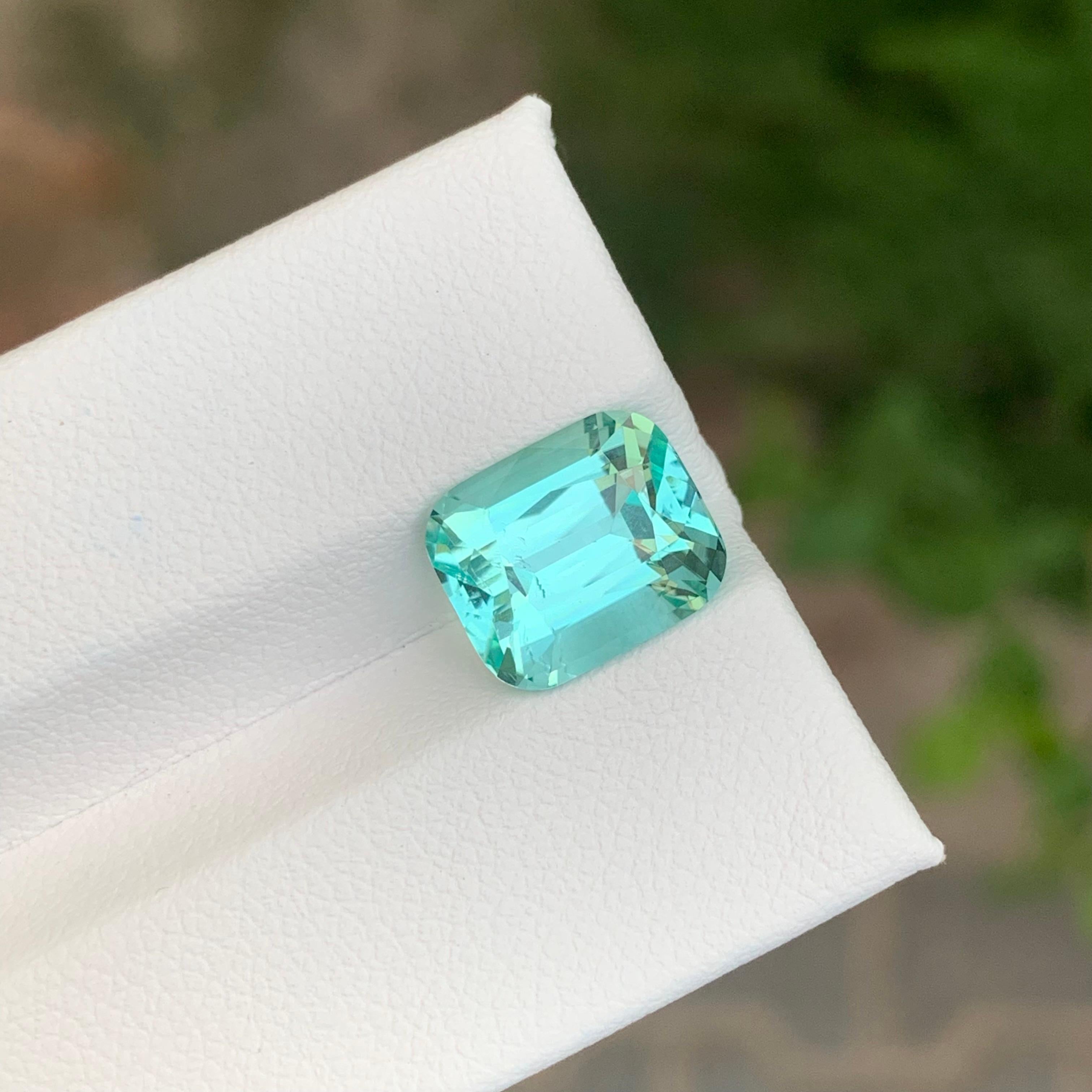 Tourmaline bleue écume de mer non sertie de 4,70 carats en forme de coussin en vente 2