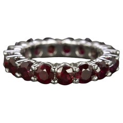 Anillo de oro blanco de 14 quilates con rubí rojo natural de 4,70 quilates