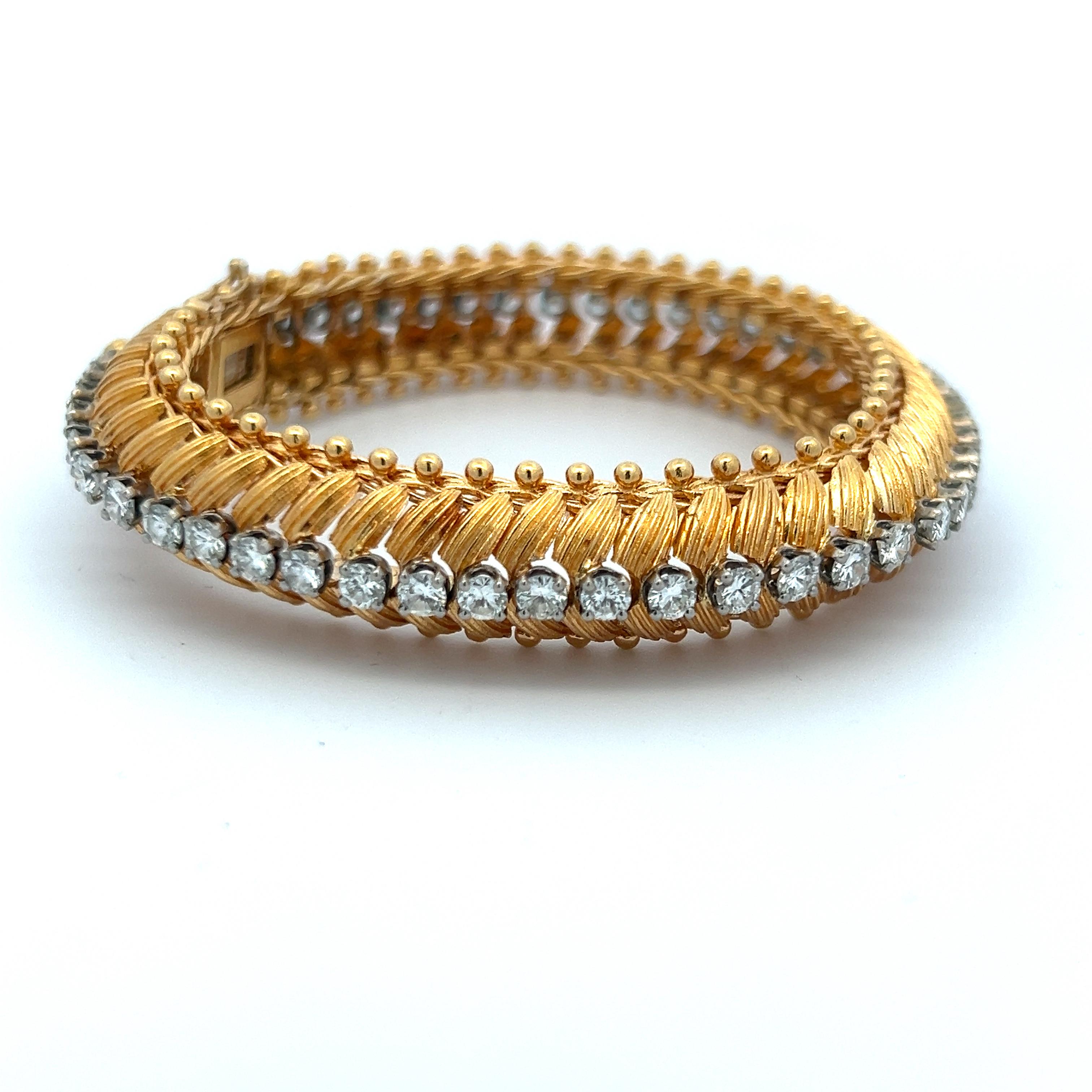 Titel:
4,70 Karat Runder Brillant G SI1 Diamant 18 Karat Gelbgold A Link-Armband
Stil:
Link
Metall:
18 Karat Gelbgold
Edelstein 1:
4,7 Karat Diamant
Anzahl von Steinen:
52
Farbe:
G
Klarheit:
SI1
Die Form:
Rund Brillant
Gewicht:
57,1
