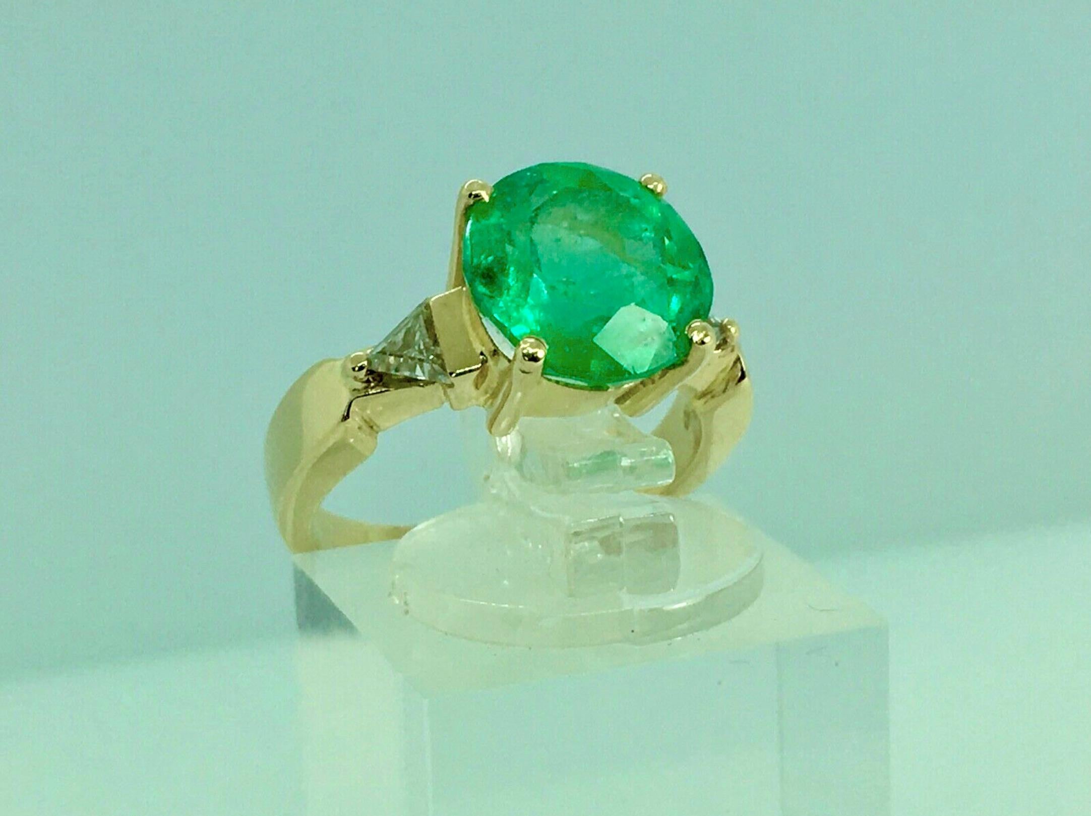 Art Nouveau 4.70 Carat Round Colombian Emerald Diamond Engagement Ring 18 Karat Gold For Sale