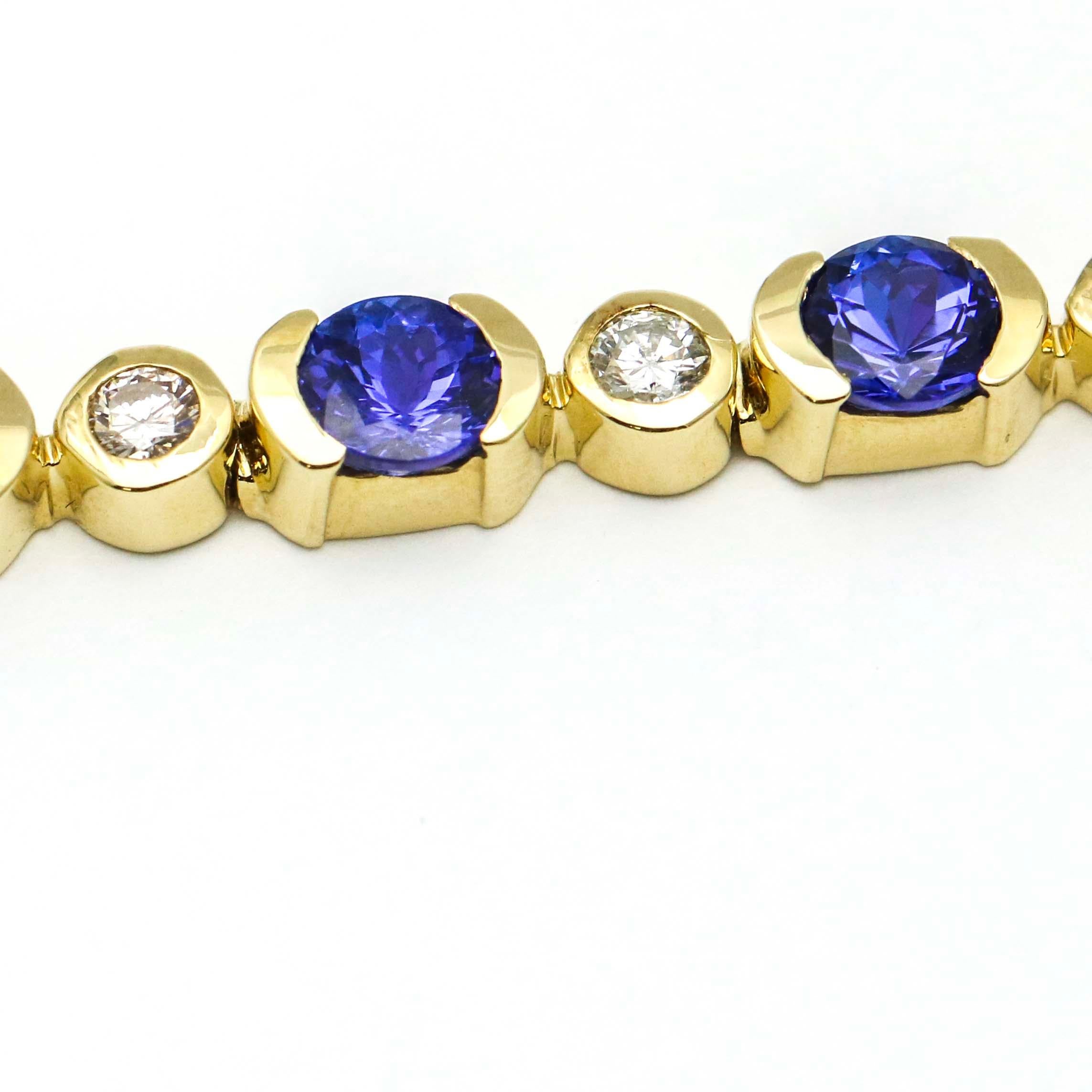 4.70 Carat Tanzanite and Diamond 14 Karat Yellow Gold Tennis Bracelet In Excellent Condition For Sale In Fort Lauderdale, FL