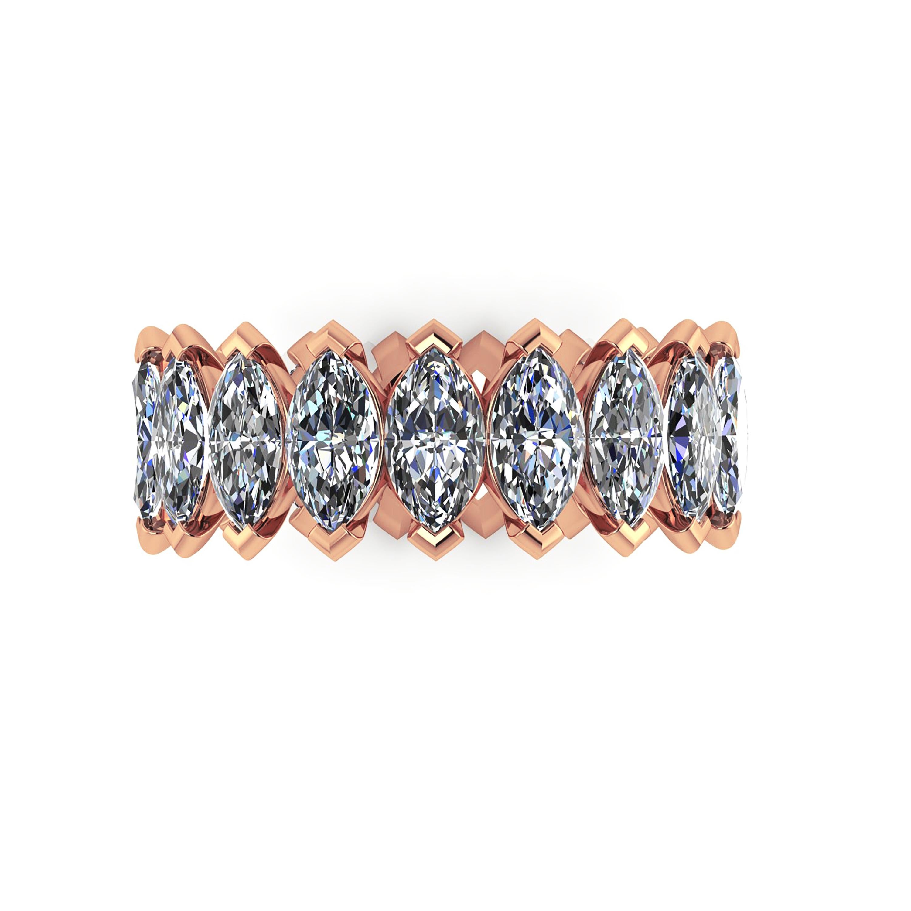 Un classique FERRUCCI de 4,70 carats de diamants blancs brillants de couleur G, de clarté VS, serti à la perfection dans un anneau éternel en or rose 18k fait à la main, de 7 mm de large, collection superposable, fabriqué à New York avec le meilleur