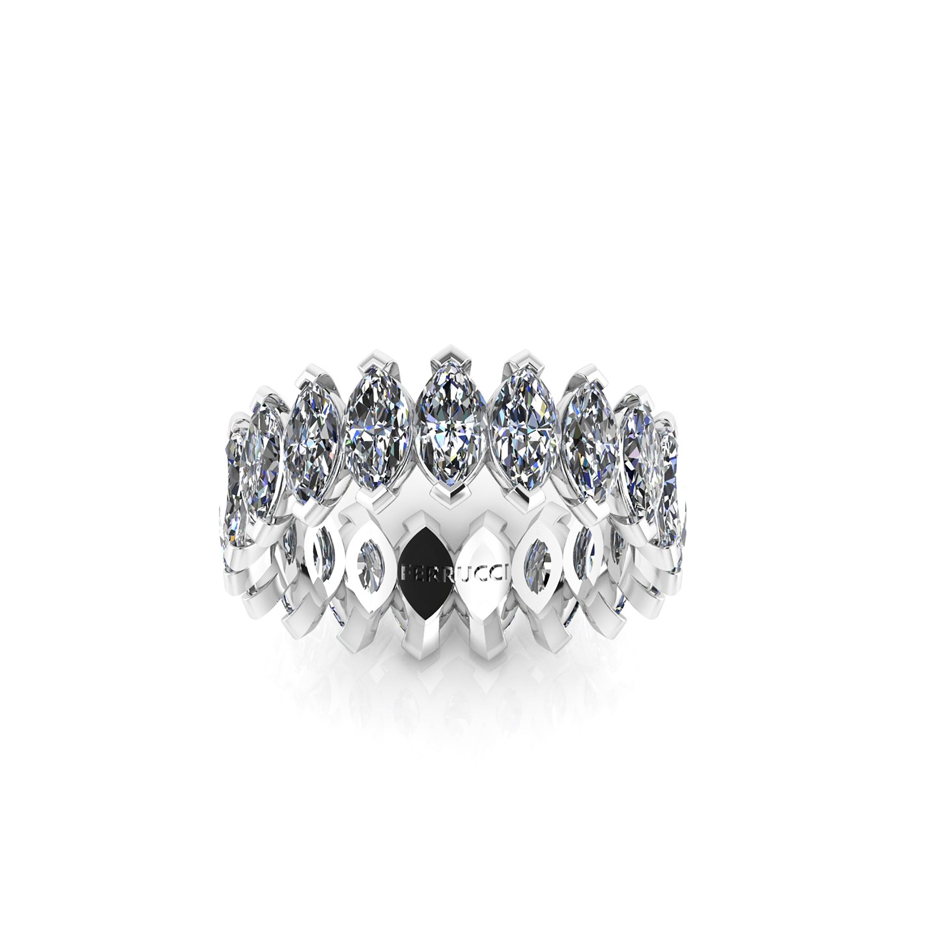 Moderne Anneau d'éternité en or blanc 18 carats avec diamants blancs taille marquise de 4,70 carats en vente