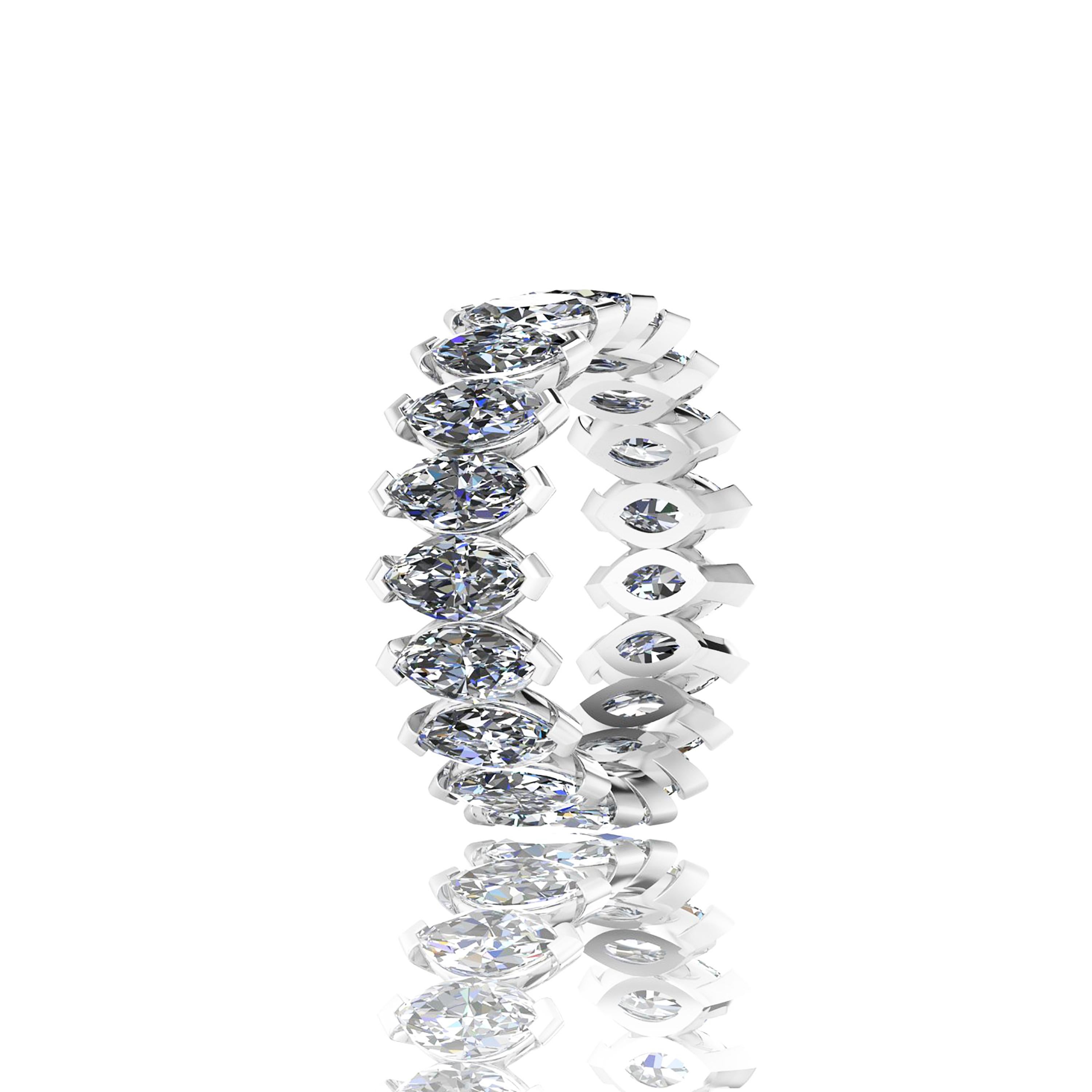Anneau d'éternité en or blanc 18 carats avec diamants blancs taille marquise de 4,70 carats Neuf - En vente à New York, NY