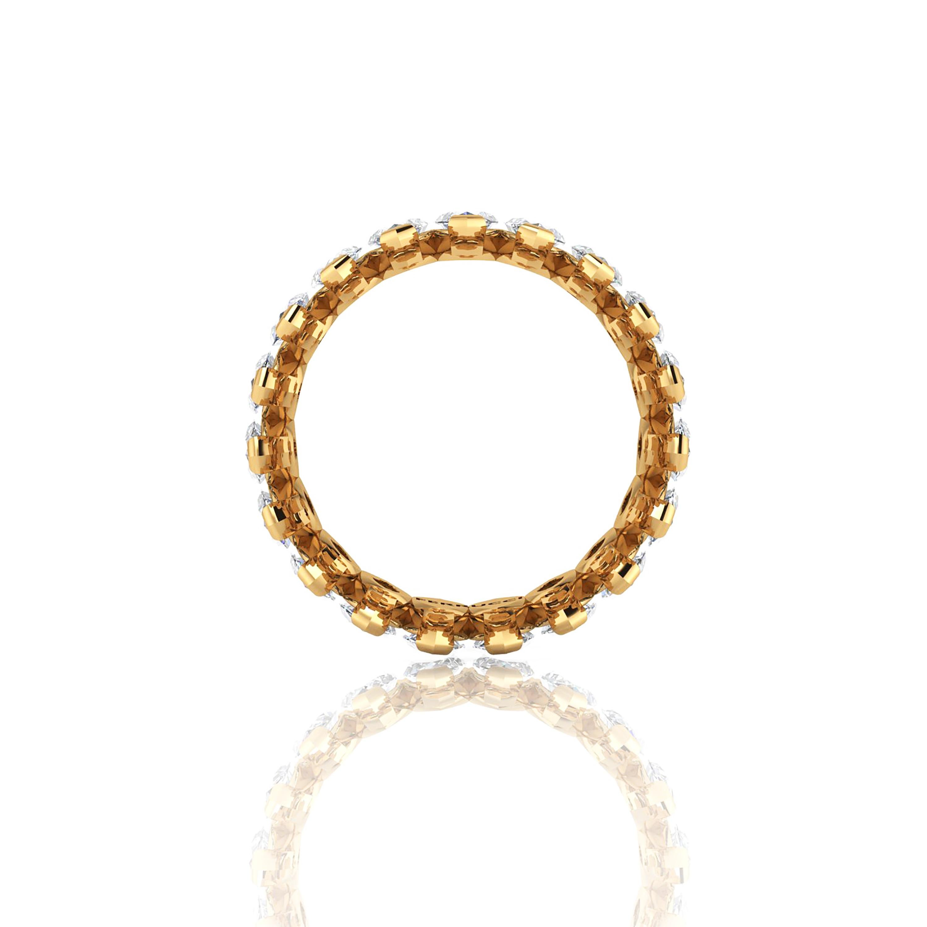 Taille ronde Anneau d'éternité en or jaune 18 carats avec diamants blancs taille marquise de 4,70 carats en vente