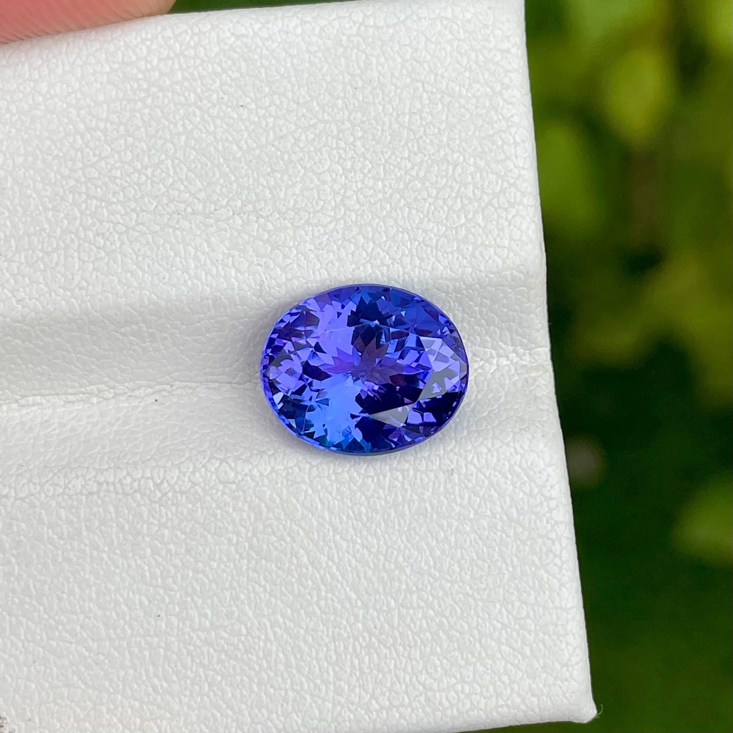 4.70 Carats AAA+ Grade Tanzanite Stone Oval Cut Natural Tanzanian Gemstone In New Condition For Sale In Bangkok, TH