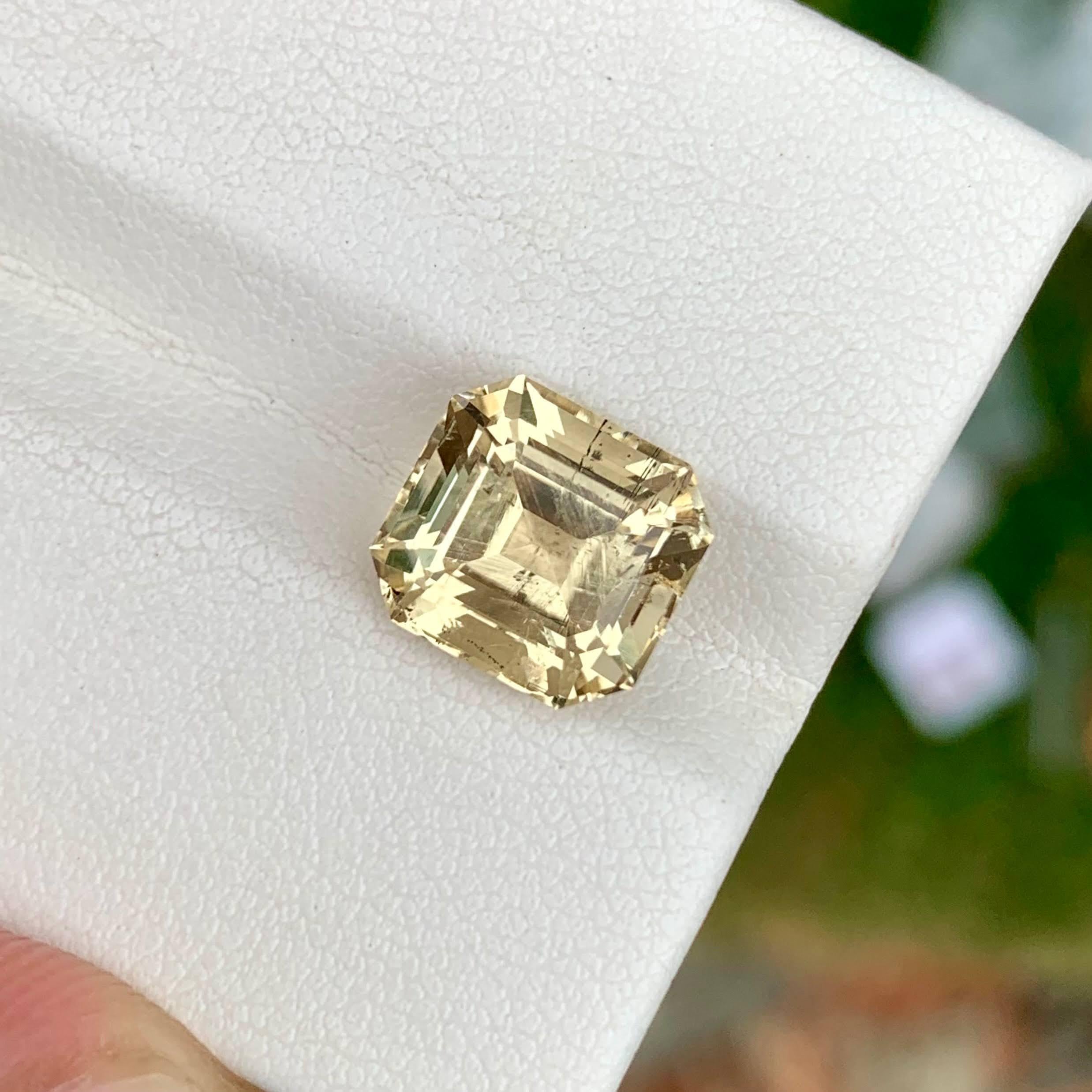 4.70 Carats Light Yellow Scapolite Stone Asscher Cut Tanzanian Gemstone In New Condition For Sale In Bangkok, TH