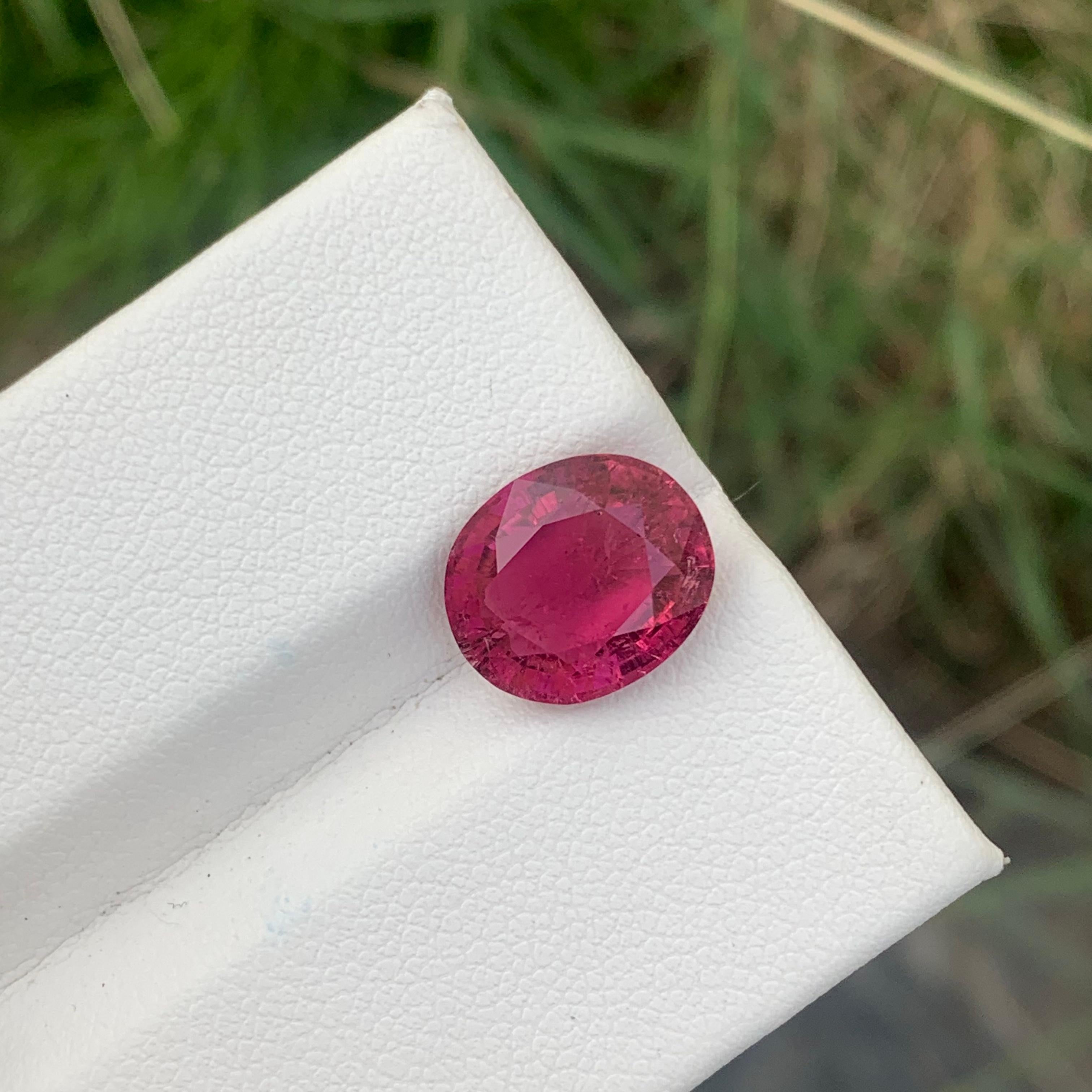 4.70 Carats Natural Faceted Pinkish Red Rubellite Tourmaline Gemstone  For Sale 3