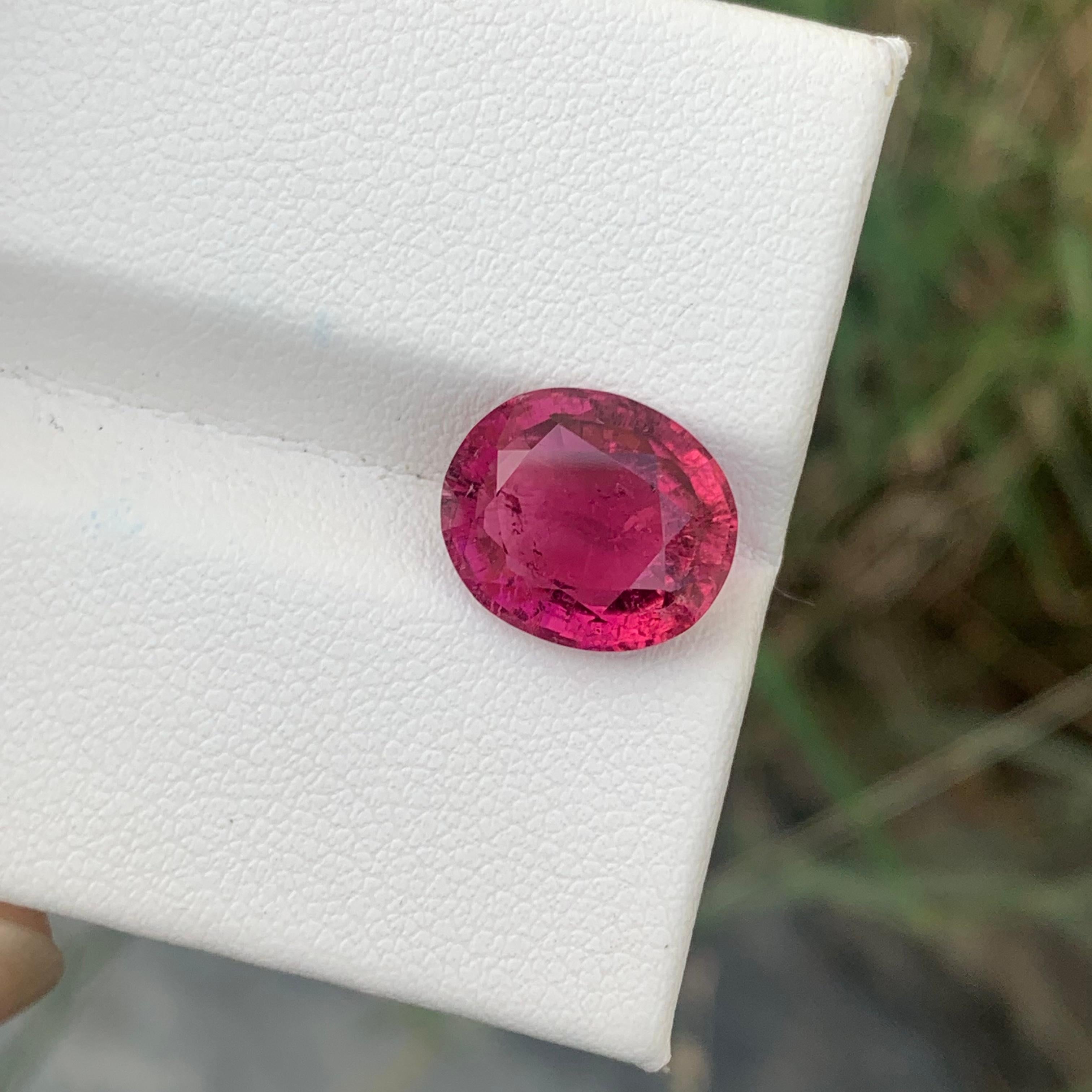 4,70 Quilates Gema Natural de Turmalina Rubelita Rojo Rosado Facetada Corte oval en venta