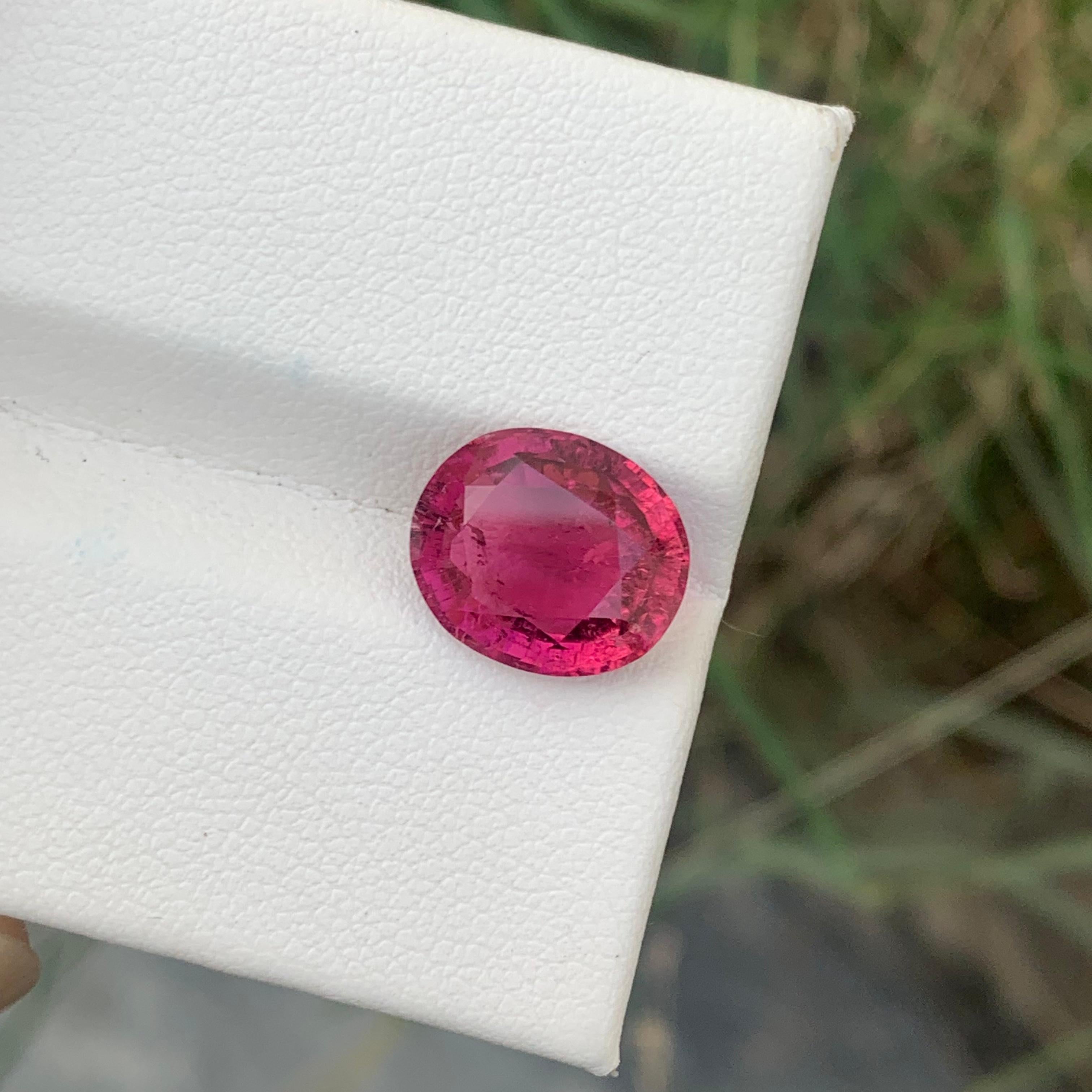 4.70 Carats Natural Faceted Pinkish Red Rubellite Tourmaline Gemstone  In New Condition For Sale In Peshawar, PK