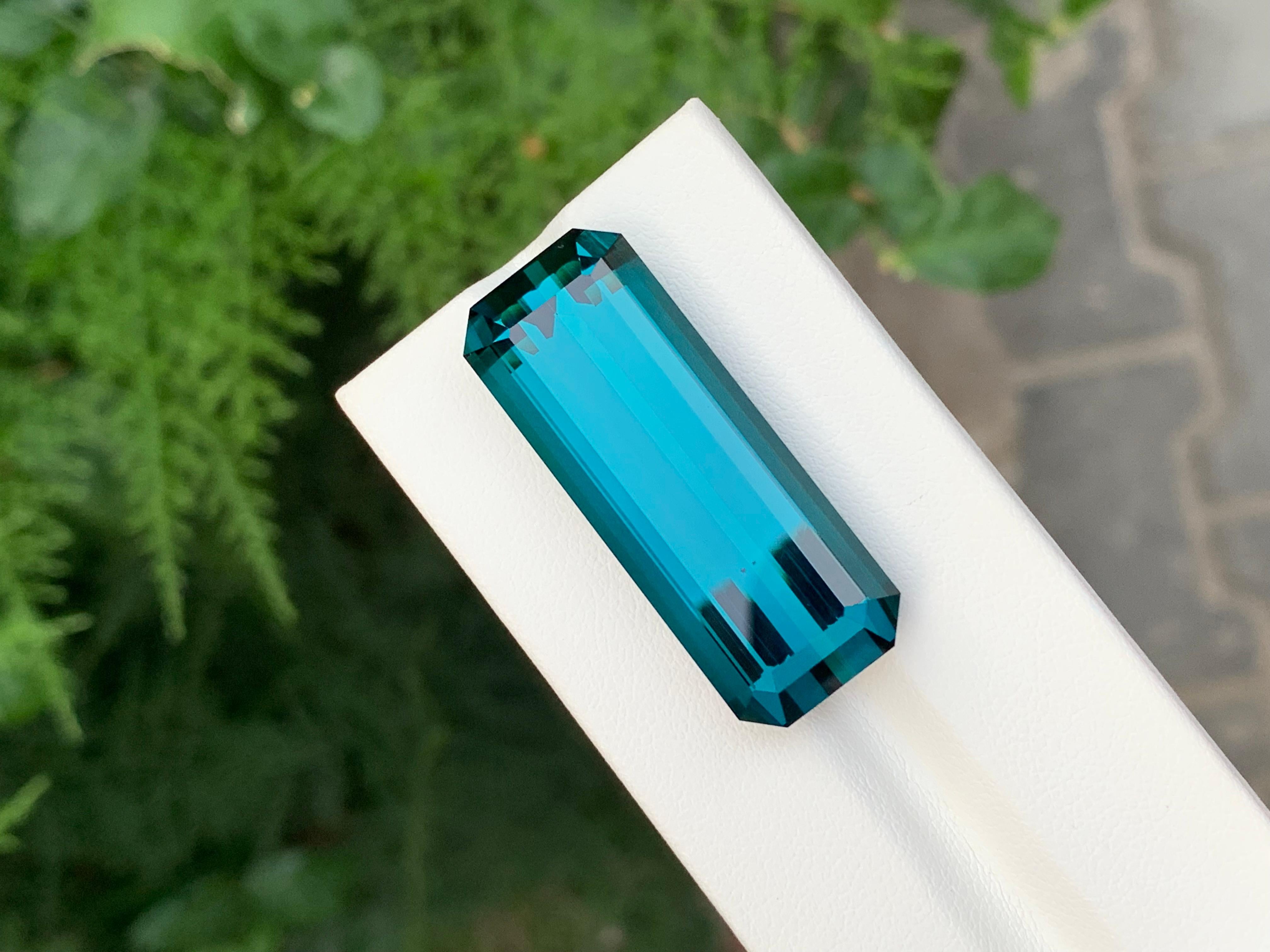 47,05 Karat Riesige Natürliche Lose Indicolite Turmalin Smaragd Form Edelstein für Damen oder Herren im Angebot