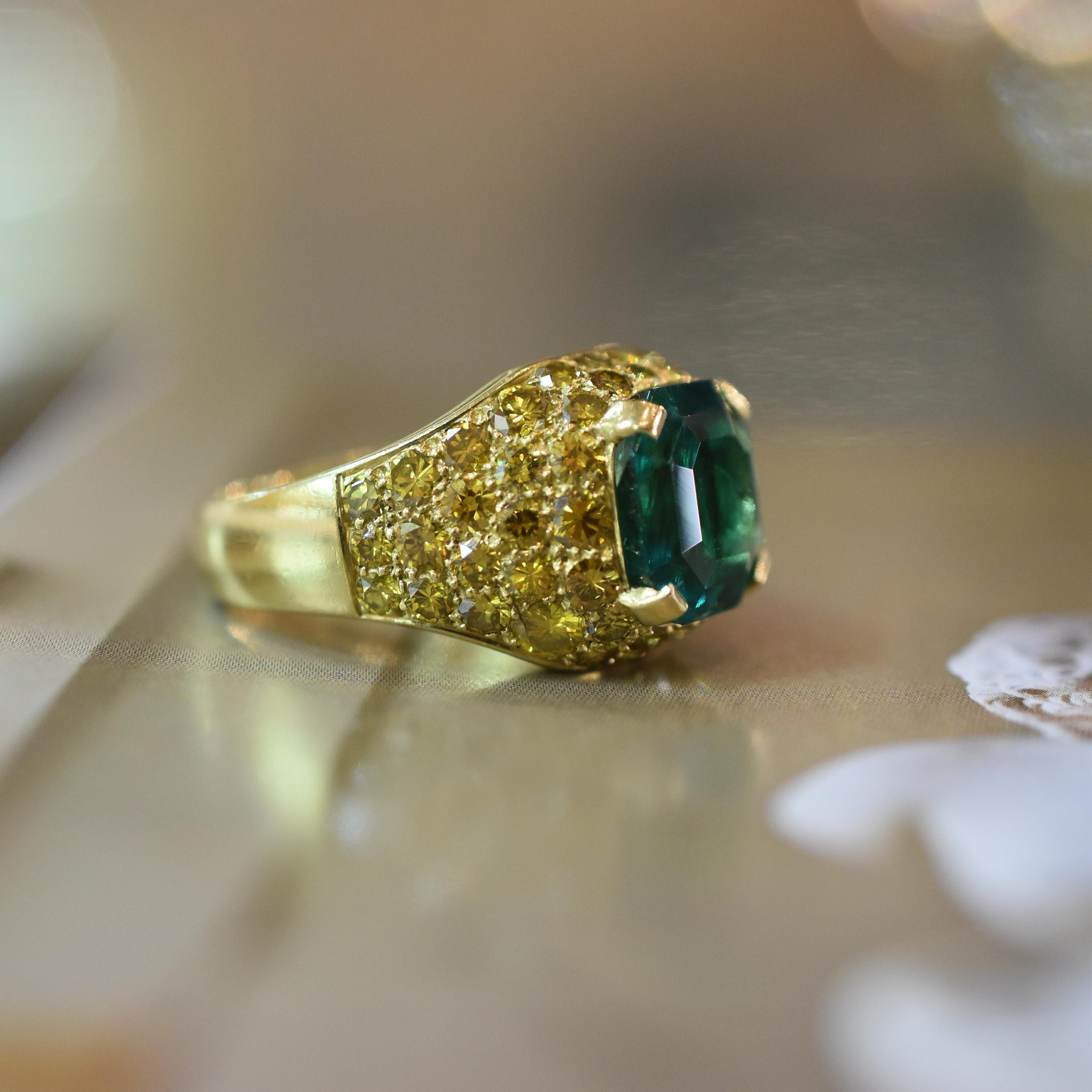 4.70ct Colombian Emerald and Fancy Yellow Diamond 18k Gold Ring For Sale 5
