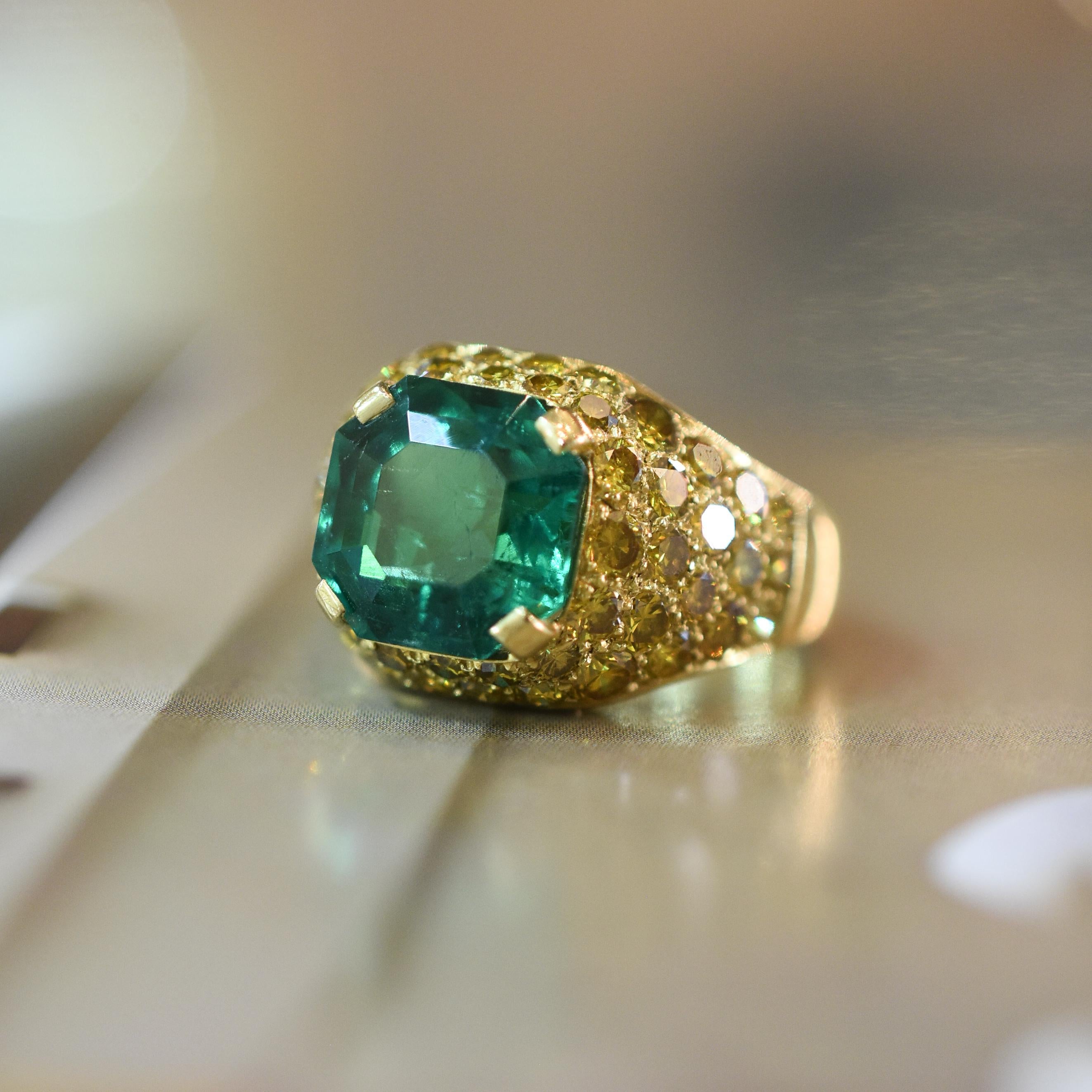 Esmeralda colombiana de 4,70 ct y diamante amarillo fantasía Anillo de oro de 18k en venta 9