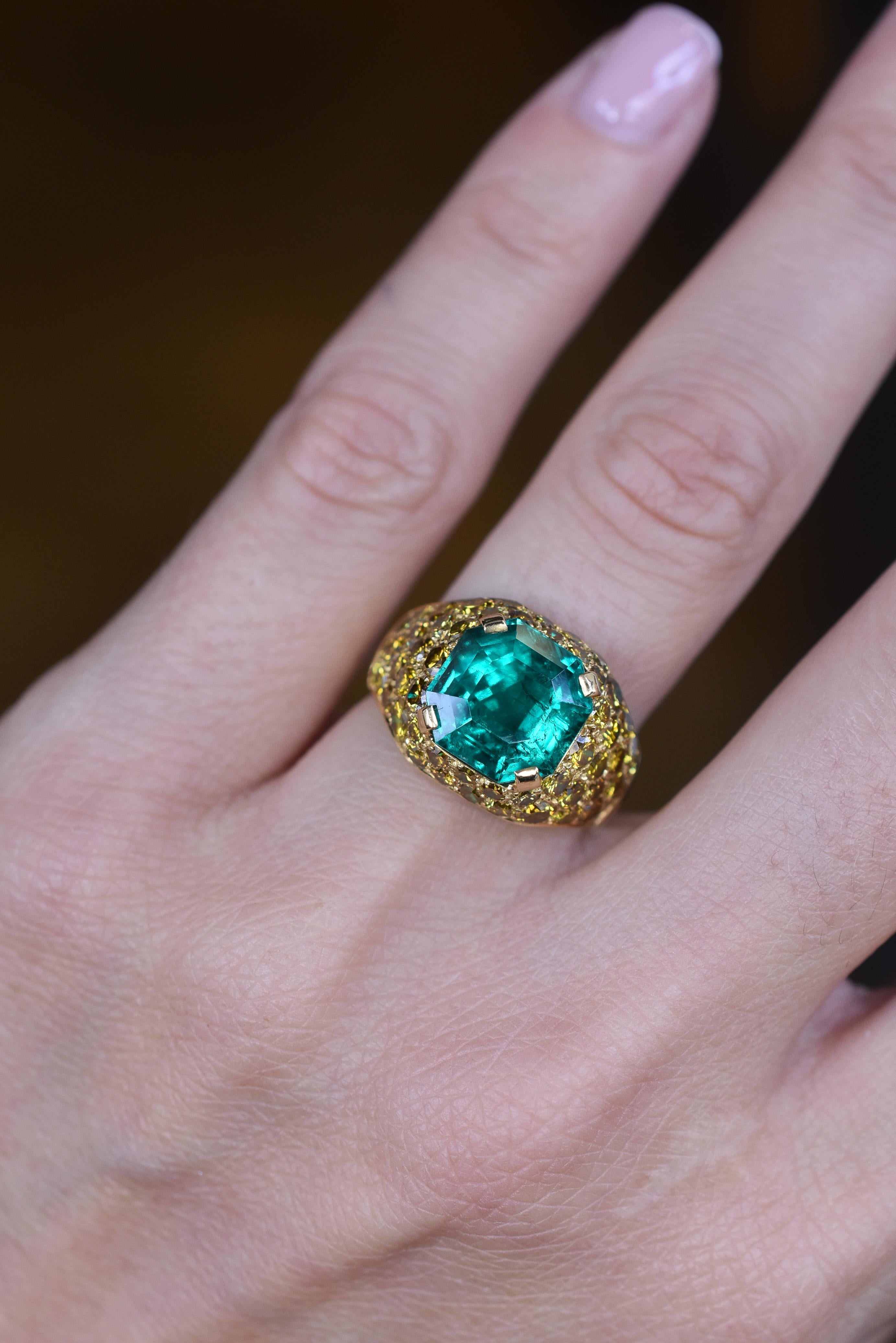 4.70ct Colombian Emerald and Fancy Yellow Diamond 18k Gold Ring For Sale 4