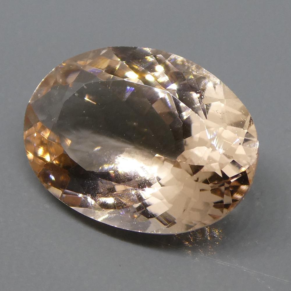 4.70ct Oval Morganite In New Condition For Sale In Toronto, Ontario
