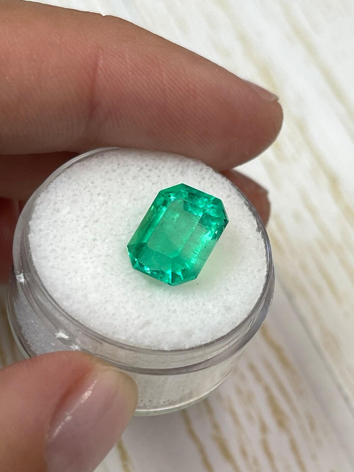 4.70ct Yellowish Green Classic Emerald Cut Colombian Gem 11x9 Genuine May Neuf - En vente à Jupiter, FL