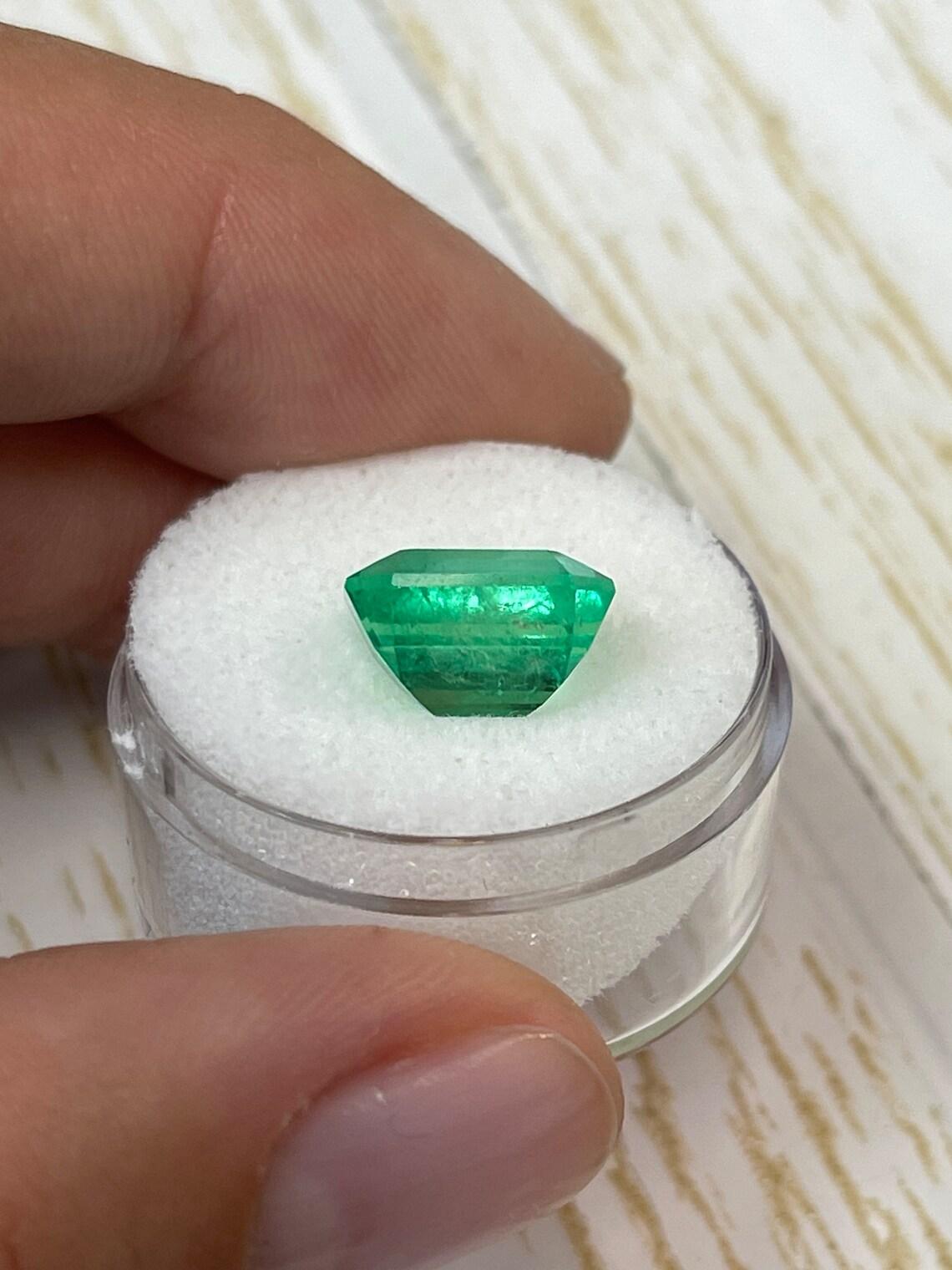 4.70ct Yellowish Green Classic Emerald Cut Colombian Gem 11x9 Genuine May Unisexe en vente