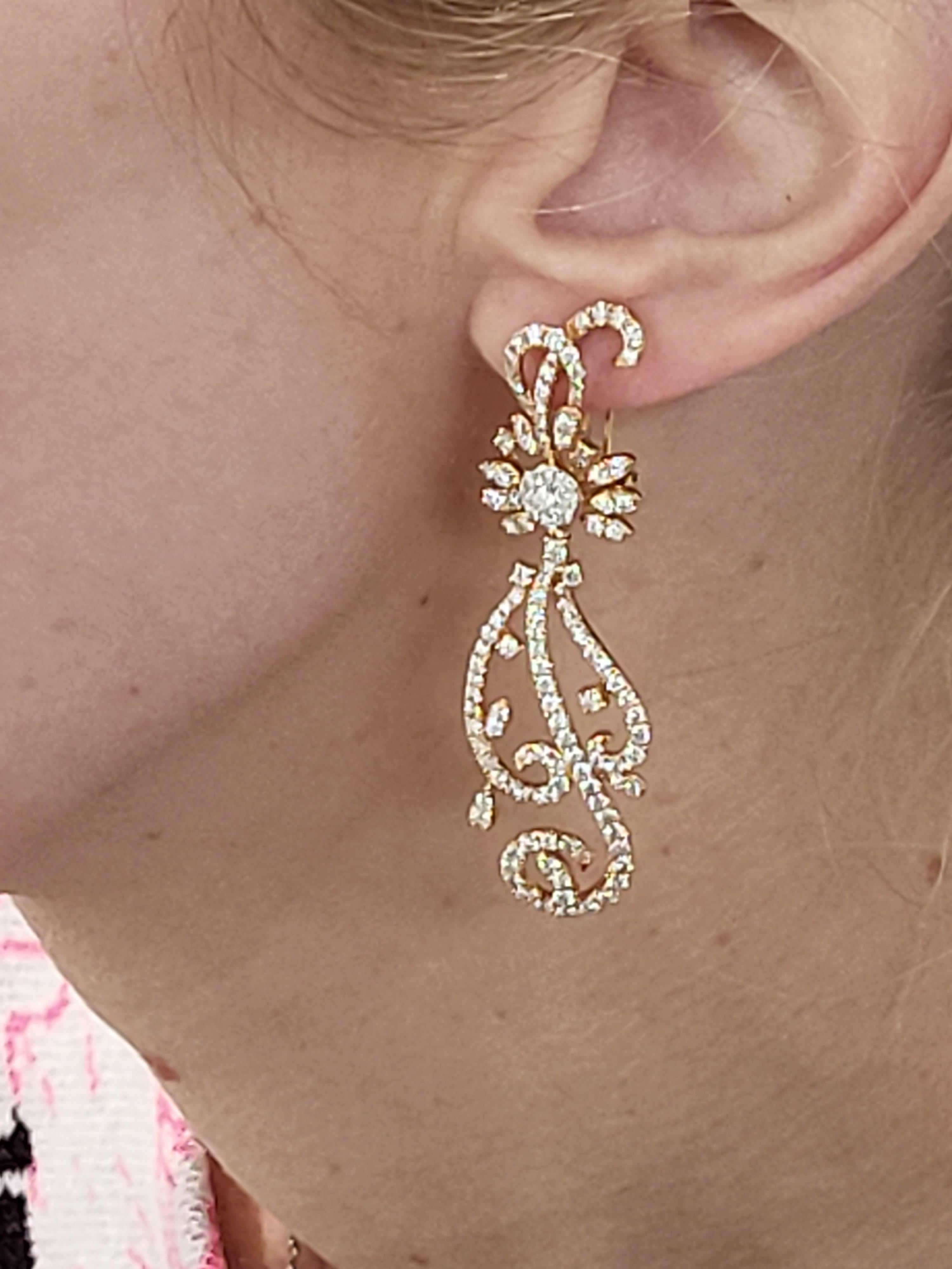 4.70ctw Micro Prong-Set Round Brilliant Diamond 18k Rose Gold Swirled Earrings In New Condition For Sale In Houston, TX