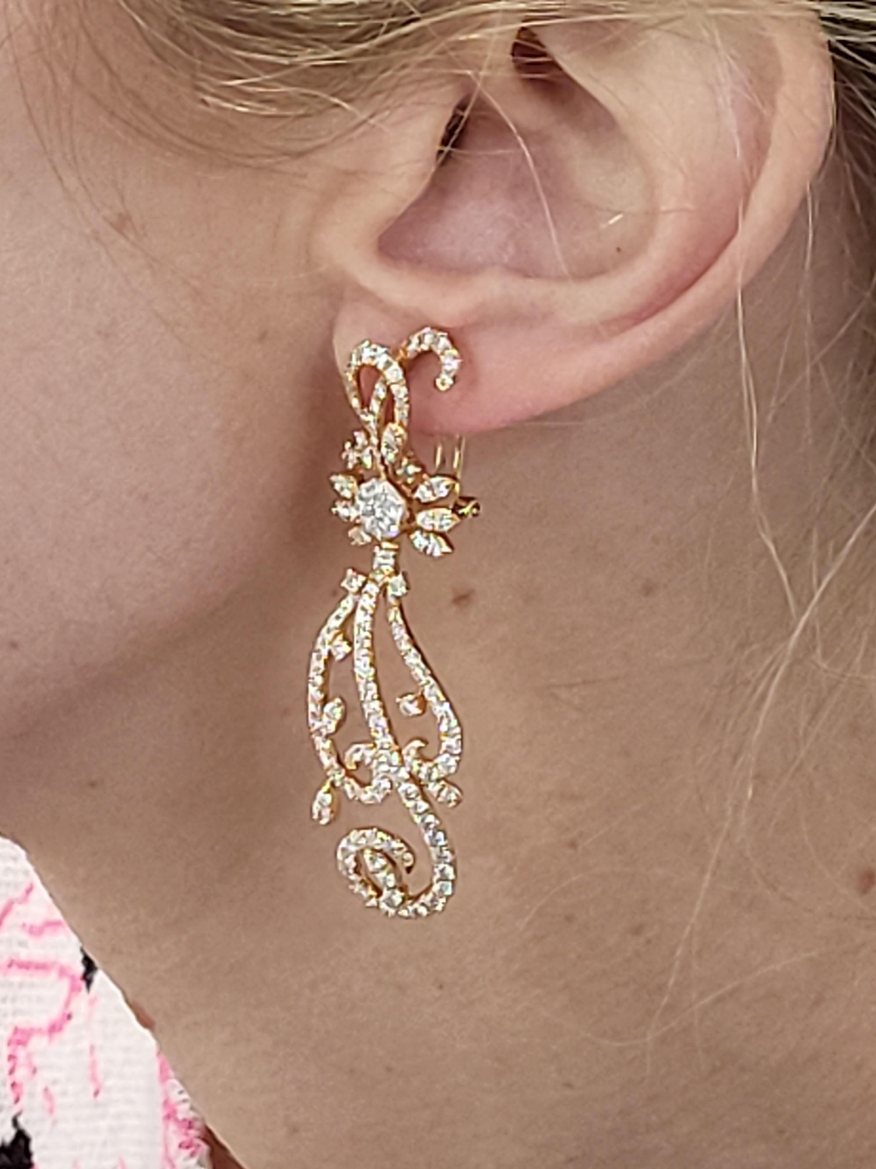 Women's 4.70ctw Micro Prong-Set Round Brilliant Diamond 18k Rose Gold Swirled Earrings For Sale