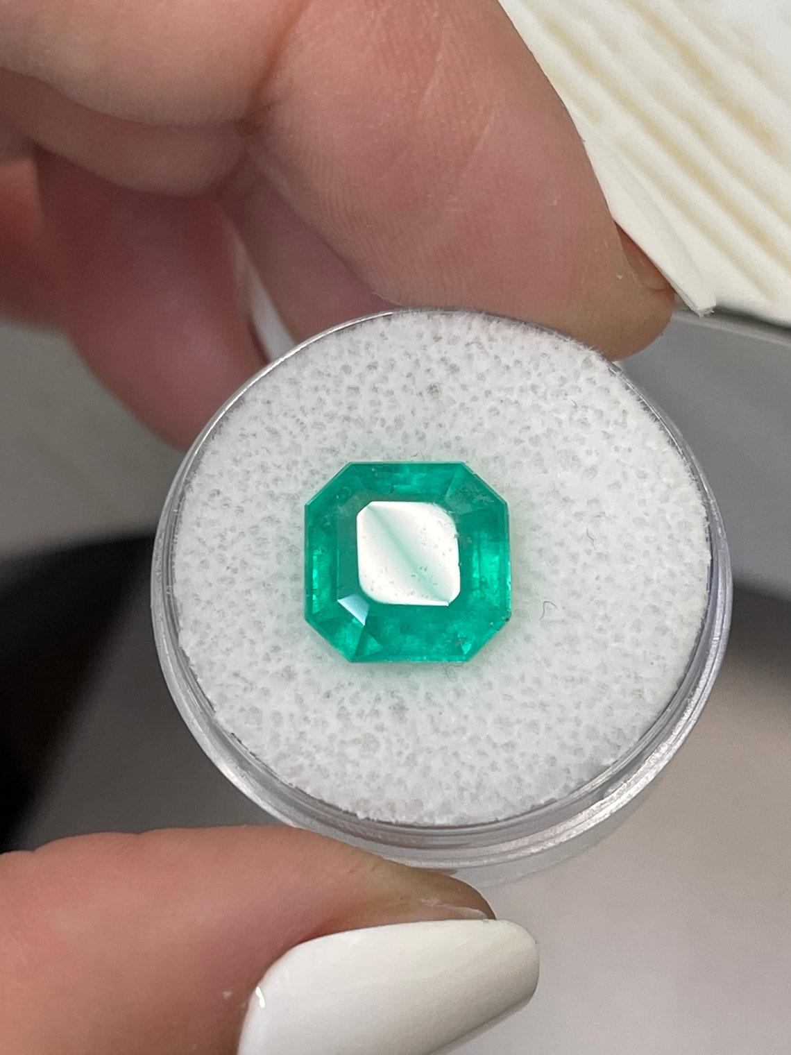 Émeraude colombienne taille Asscher de 4,71 carats 10,5x10,5, coins coupés, naissances de mai Neuf - En vente à Jupiter, FL