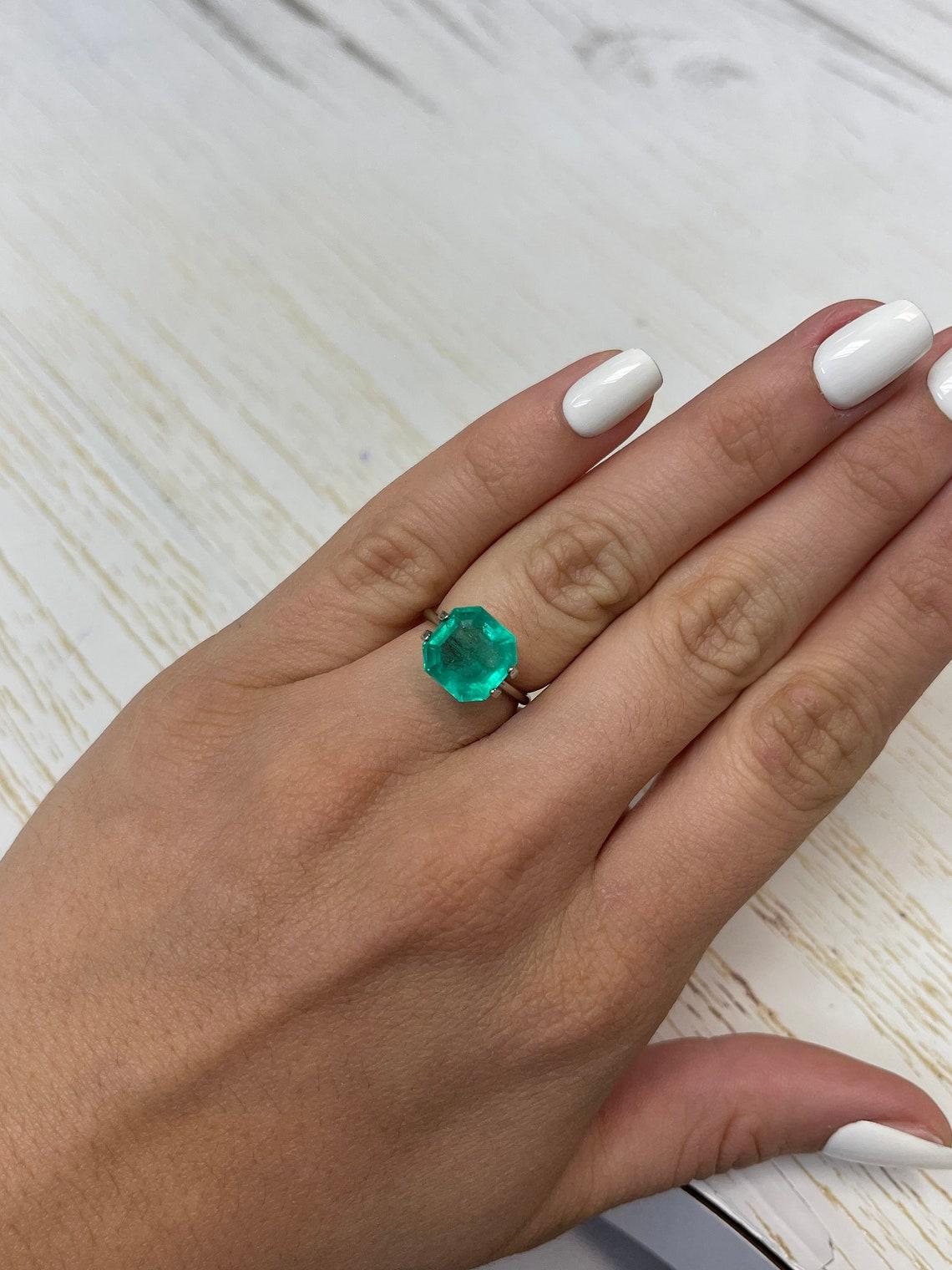Émeraude colombienne taille Asscher de 4,71 carats 10,5x10,5, coins coupés, naissances de mai en vente 2