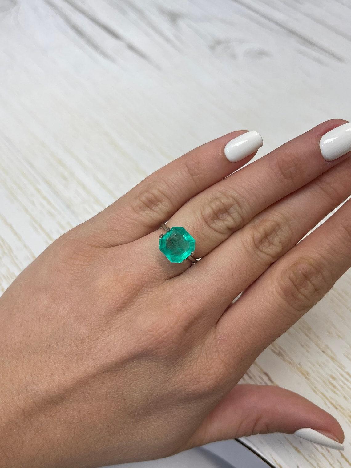 Émeraude colombienne taille Asscher de 4,71 carats 10,5x10,5, coins coupés, naissances de mai en vente 3