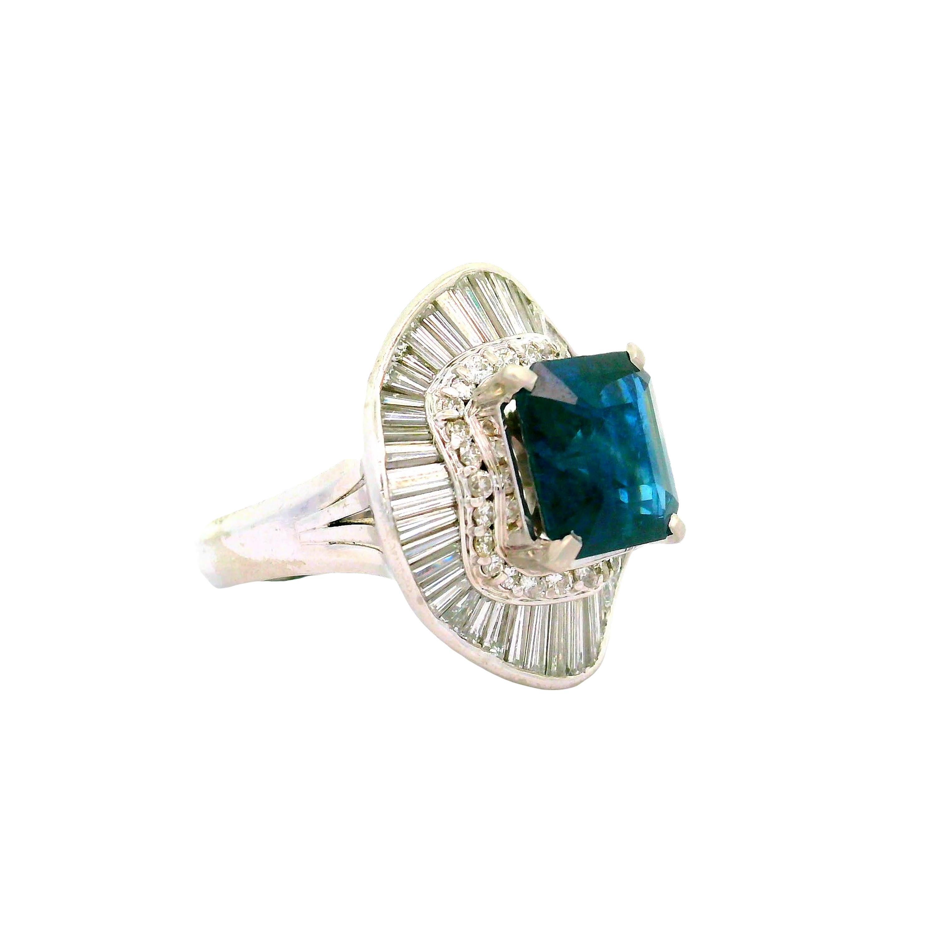 4.71 Carat Blue Sapphire Diamond Halo Platinum Ring (Smaragdschliff) im Angebot