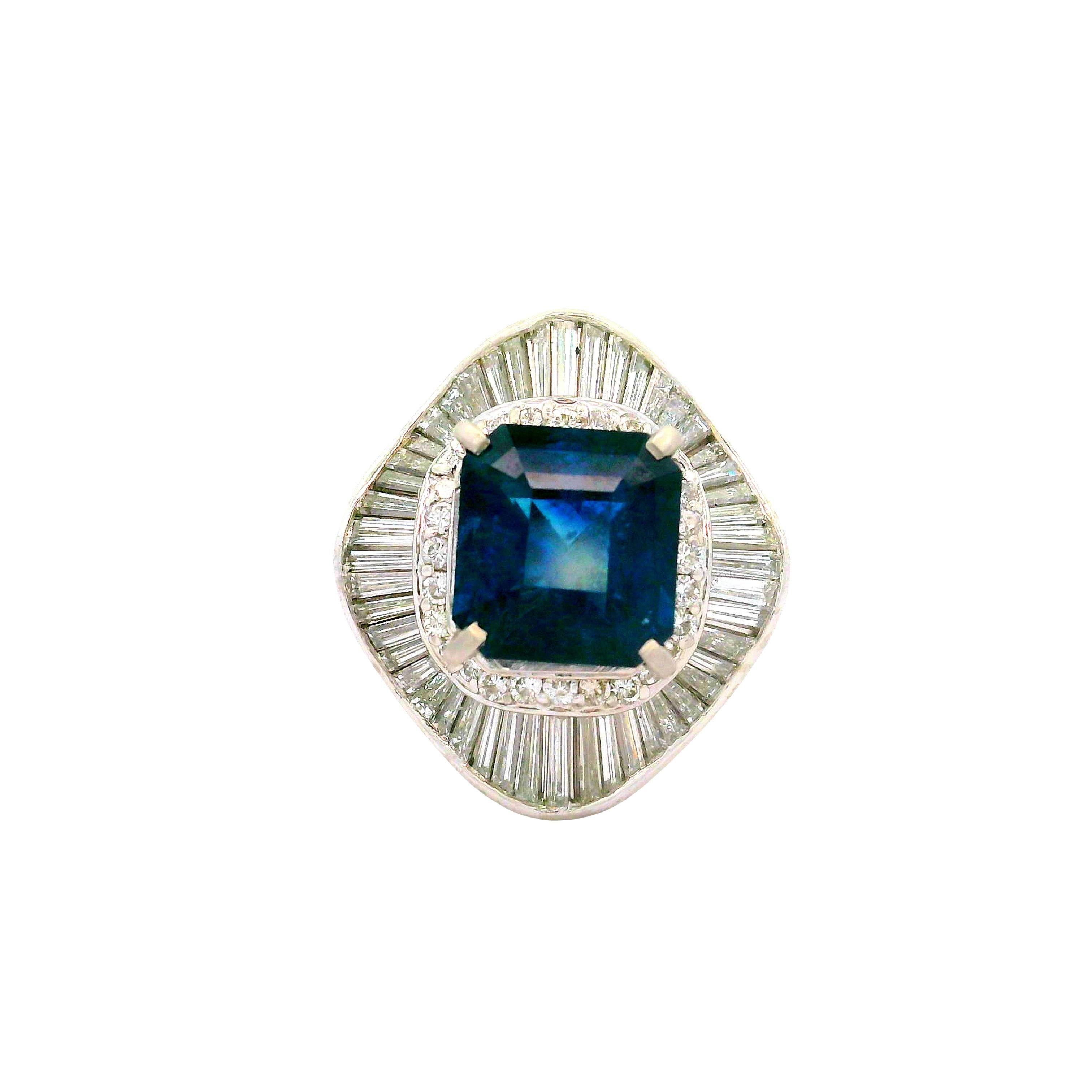 4.71 Carat Blue Sapphire Diamond Halo Platinum Ring im Angebot