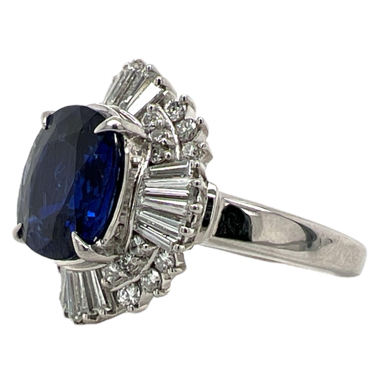 Platin-Cocktailring mit 2,71 Karat natürlichem blauem Saphir und Diamant, AGL-zertifiziert (Kissenschliff) im Angebot