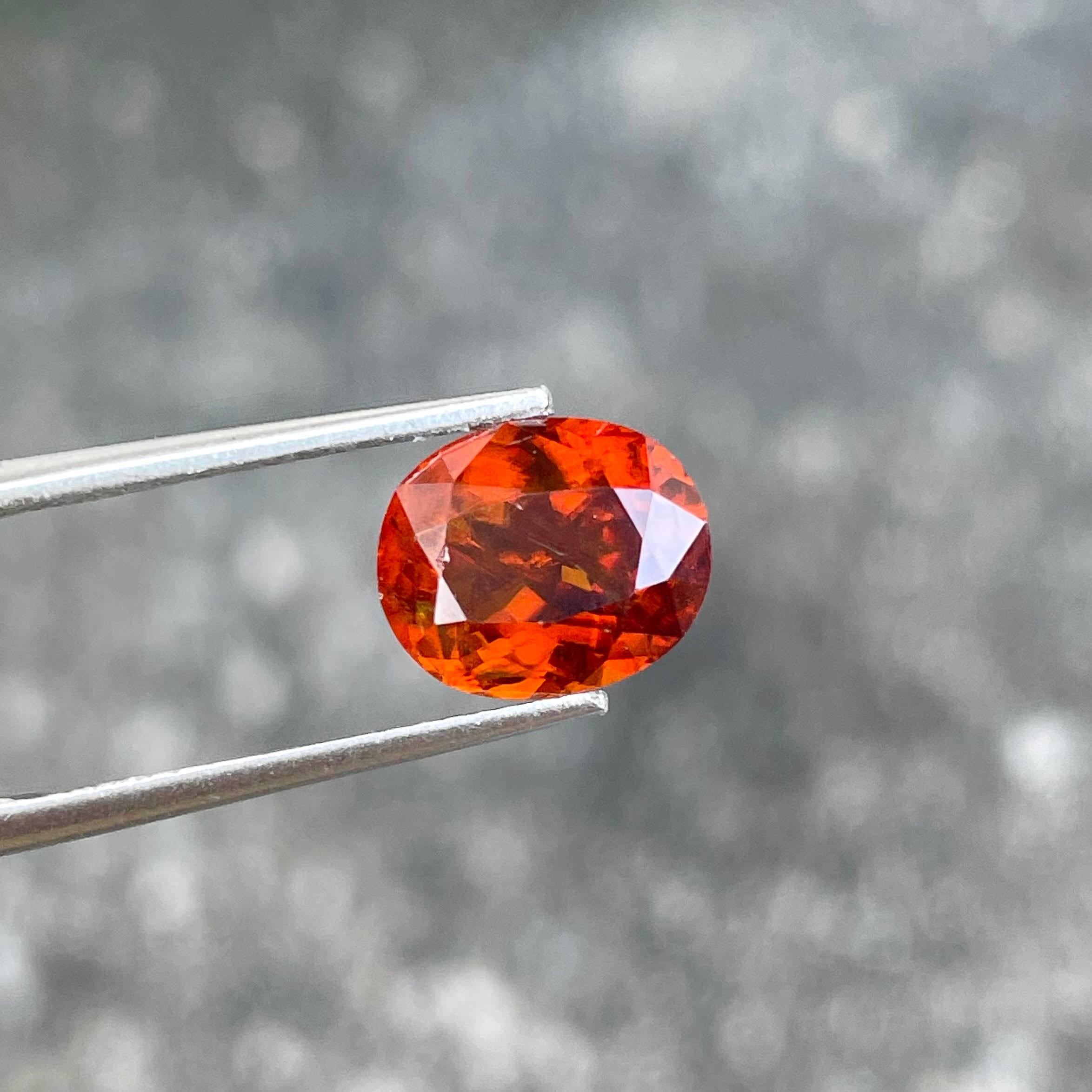 Femenino o masculino 4,71 quilates Piedra rara de Bestnasita Gema natural de talla oval de Pakistán en venta