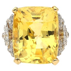Bague vintage avec saphir jaune non chauffé de 47,10 carats et vieux diamants européens