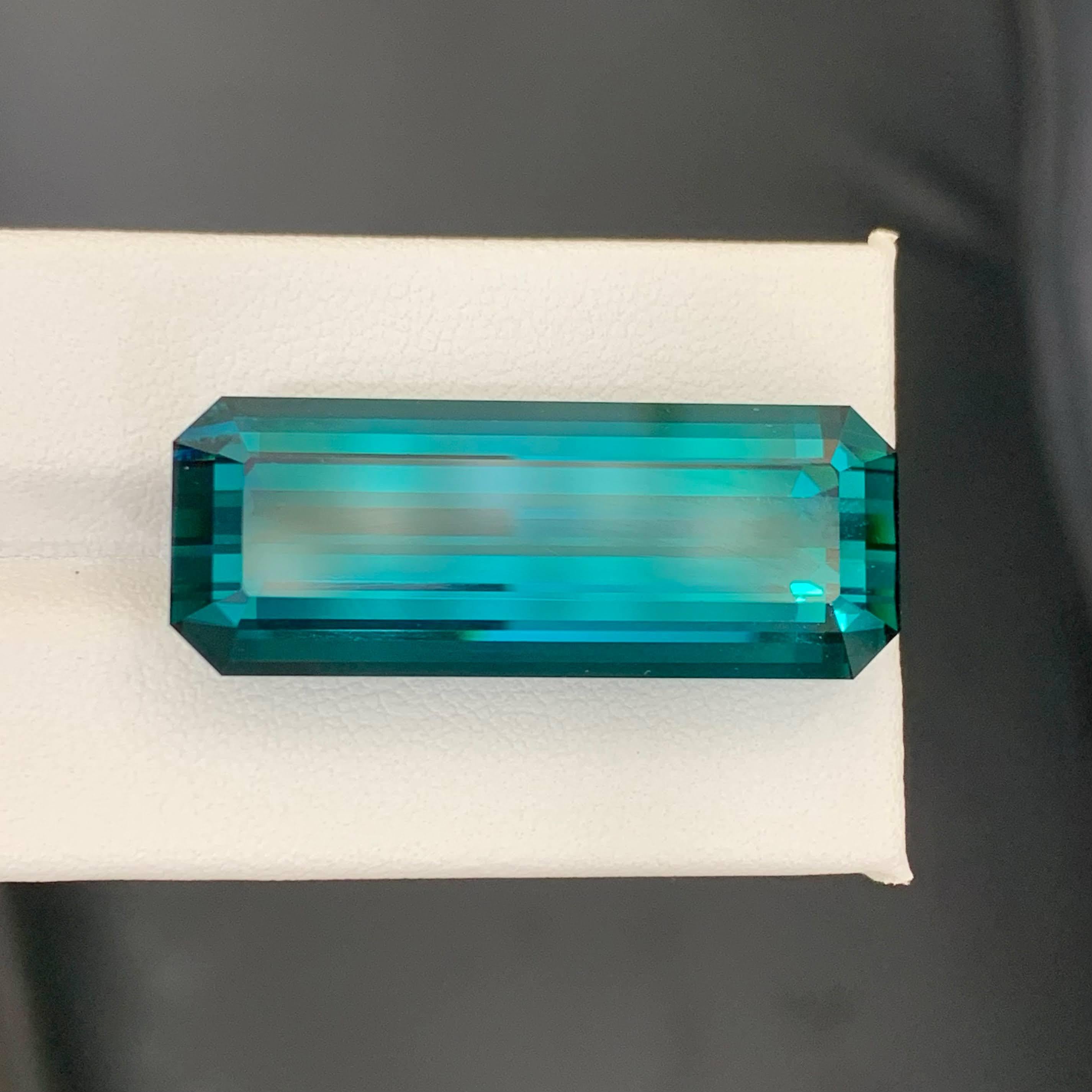 Poids 47,15 carats 
Dimensions 36.1x13.9x10.7mm
Traitement Aucun 
Origine afghane 
Clarity Loup Clean 
Forme Coupe Émeraude 





Cette tourmaline bleue naturelle en vrac de 47,15 carats est taillée de façon magistrale dans une forme d'émeraude