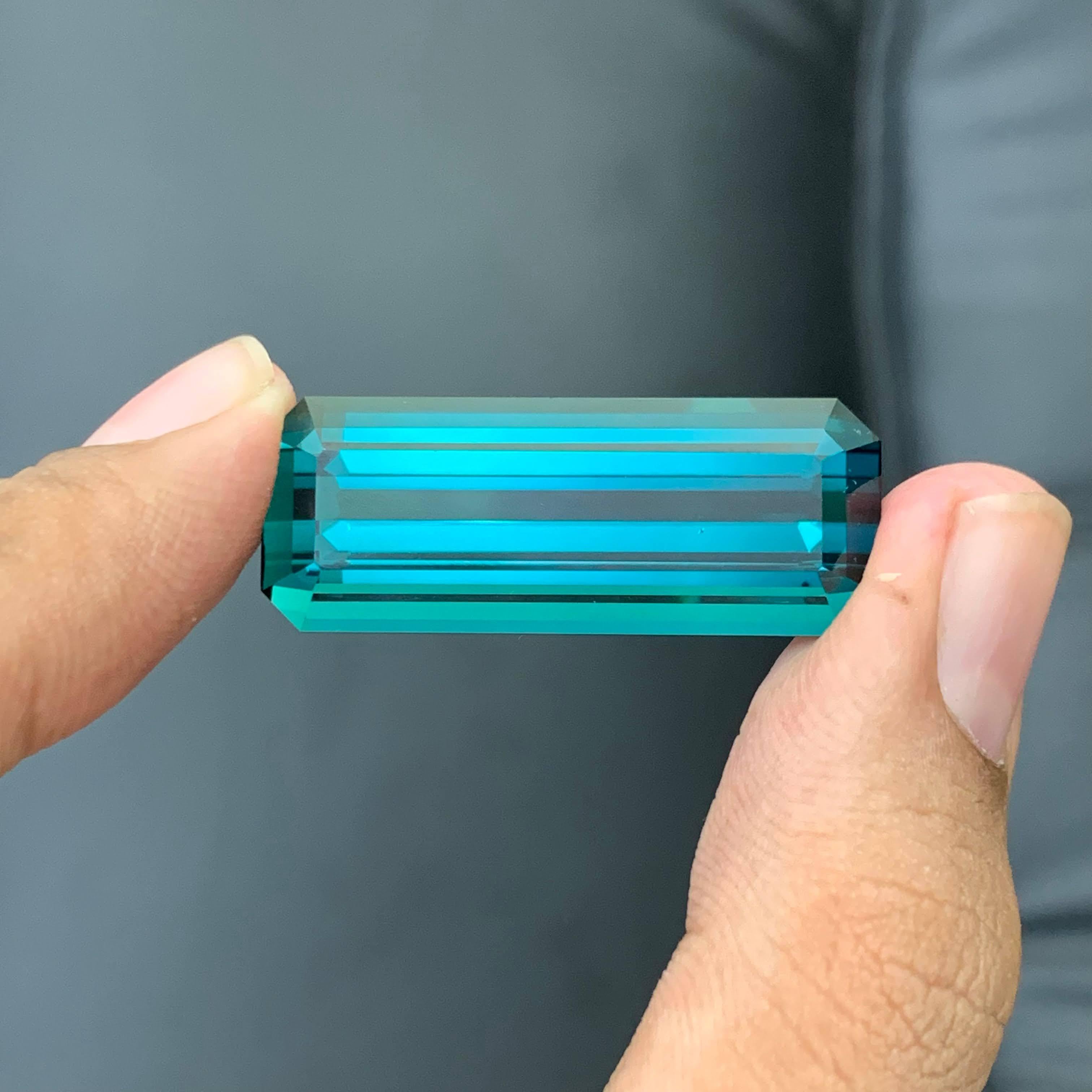 Moderne 47.15 Carat Naturel Loose Blue Tourmaline Stone Emerald Cut Afghan Gemstone en vente