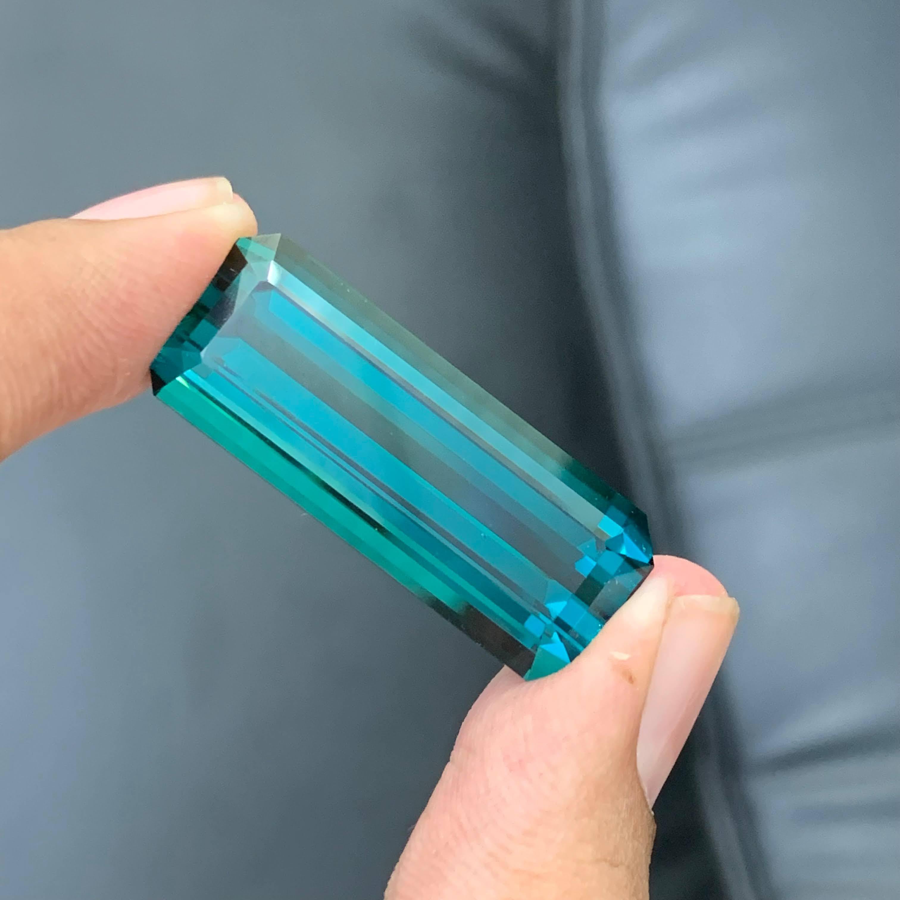 47.15 Carat Naturel Loose Blue Tourmaline Stone Emerald Cut Afghan Gemstone Unisexe en vente