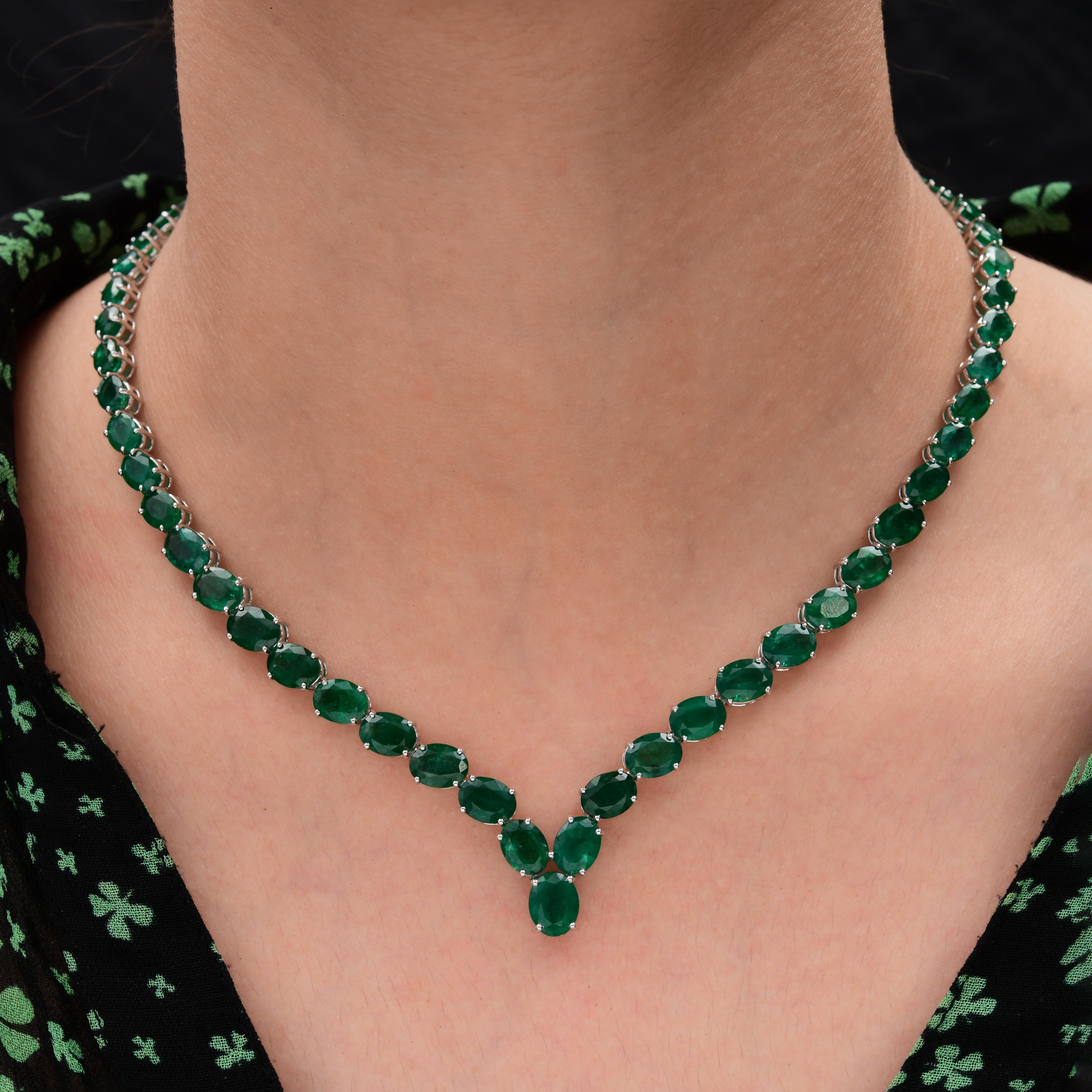 Collar de Esmeralda de Zambia de 47,19 quilates, forma ovalada, oro blanco de 18 quilates Corte oval en venta