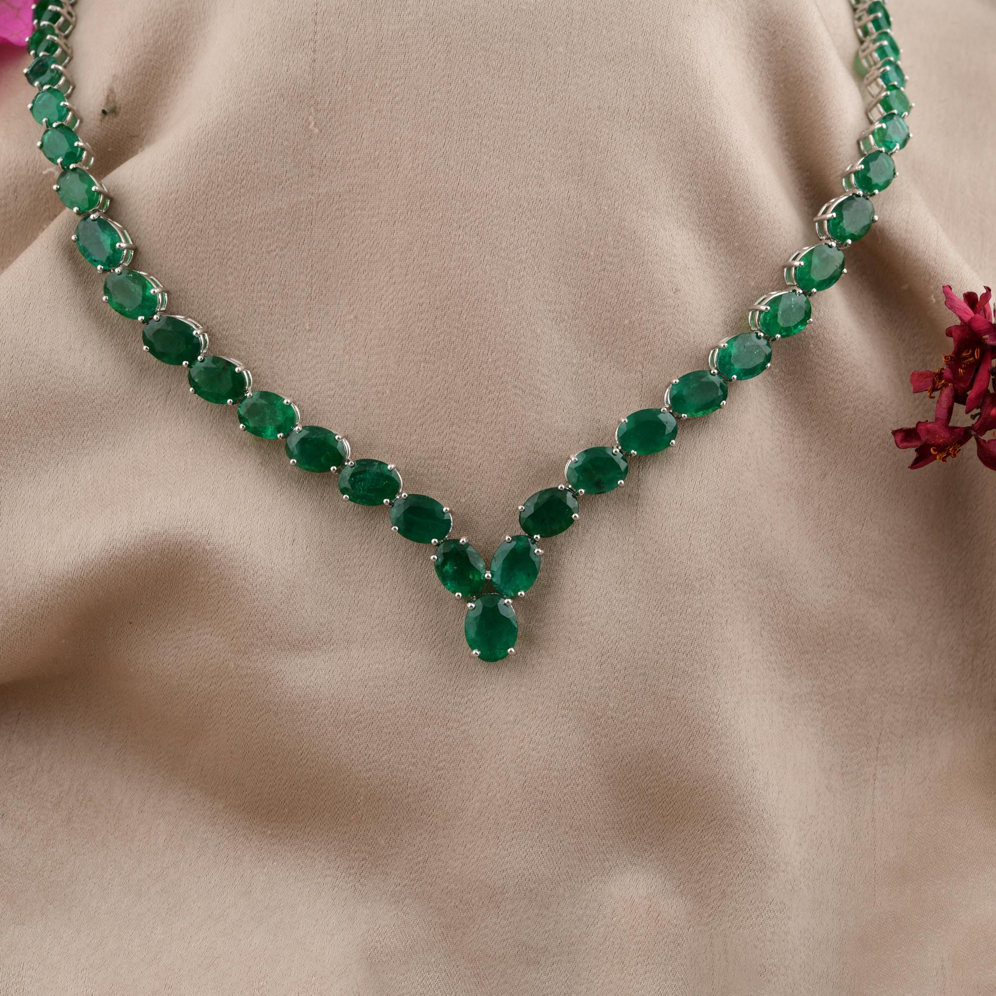 Collar de Esmeralda de Zambia de 47,19 quilates, forma ovalada, oro blanco de 18 quilates en venta 1