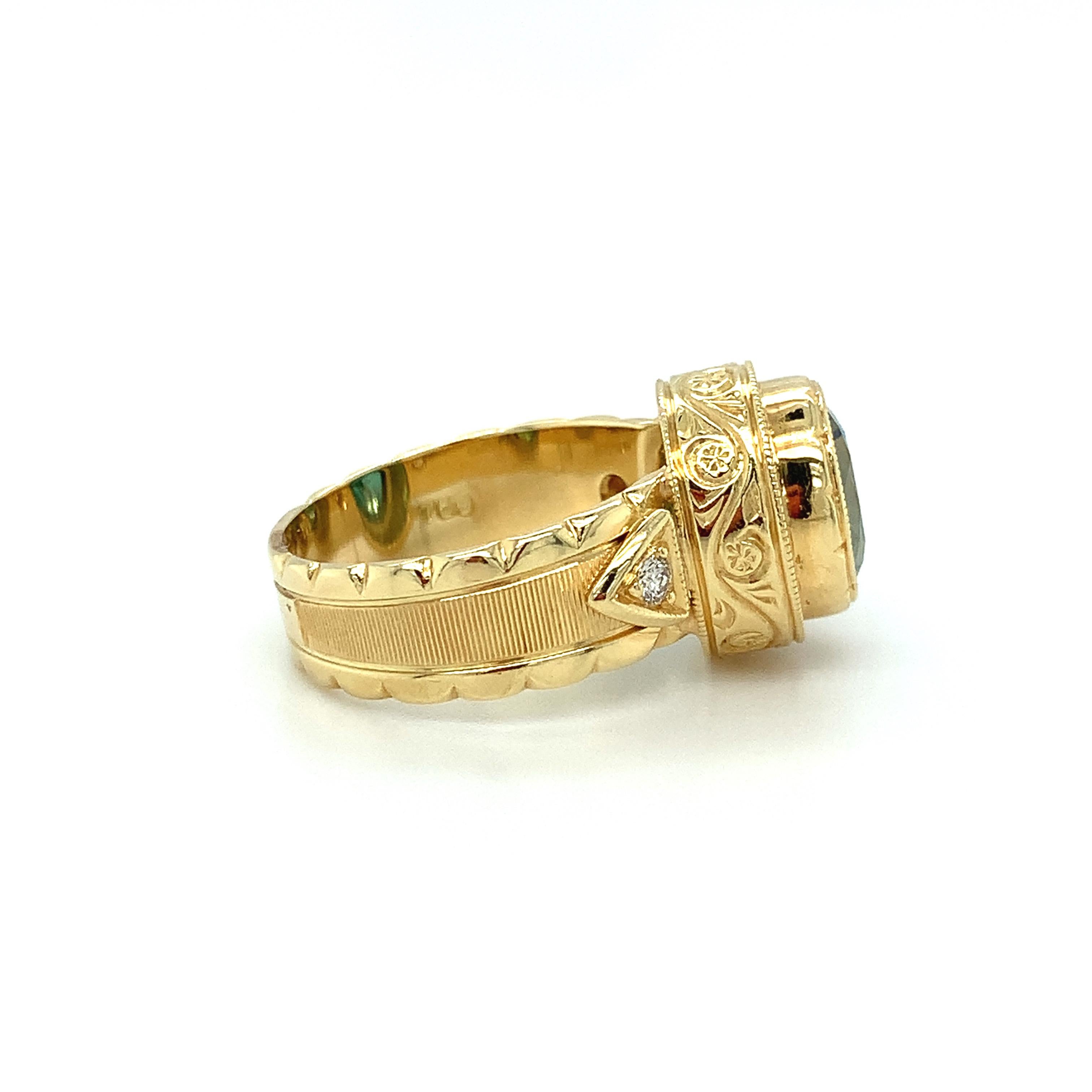 Bague à anneau gravée à la main en or jaune 18 carats avec zircon bleu de 4,72 carats   en vente 1
