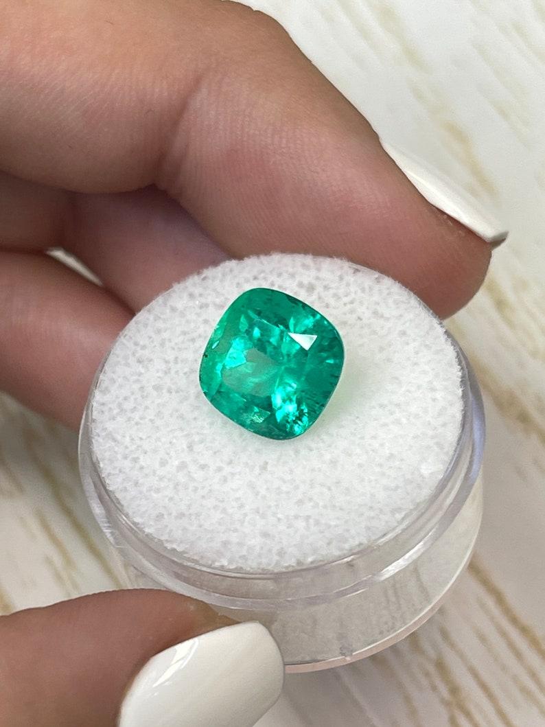4.72 Carat Bright Green Colombian Emerald - Muzo Cushion Cut May Birthstone Gem In New Condition For Sale In Jupiter, FL