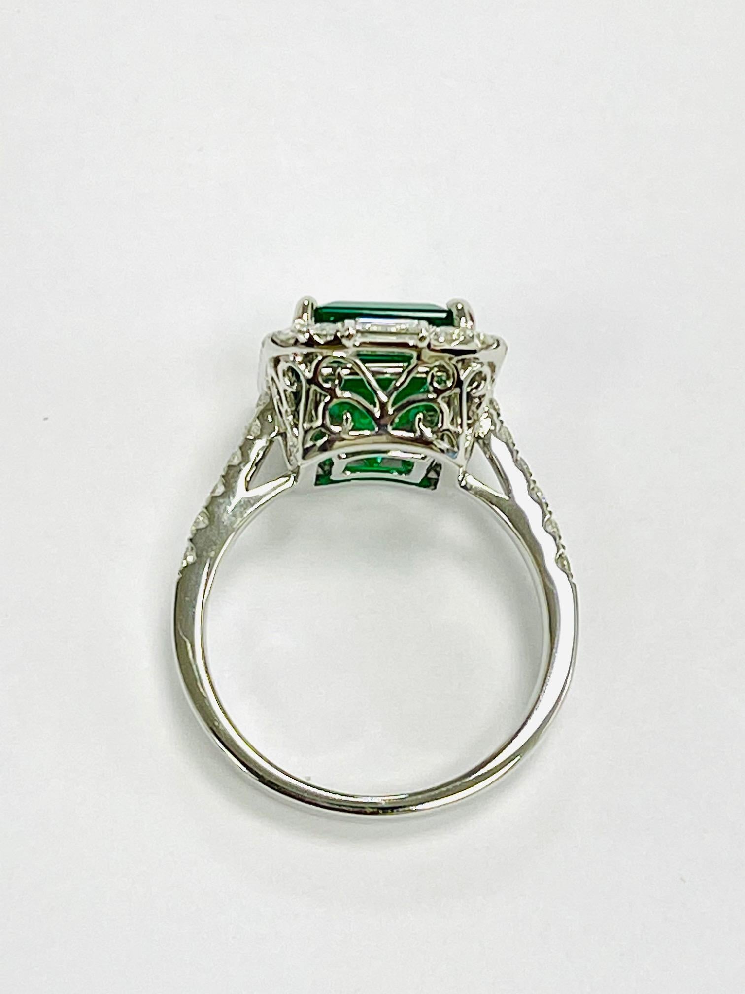 4.72 Karat Smaragd-Diamant-Cocktailring im Zustand „Neu“ im Angebot in New York, NY