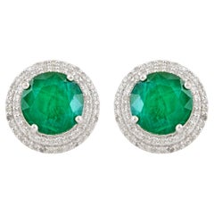 Pendientes de esmeralda de 4,72 quilates con pavé de diamantes de 0,52 quilates y oro blanco de 18 quilates