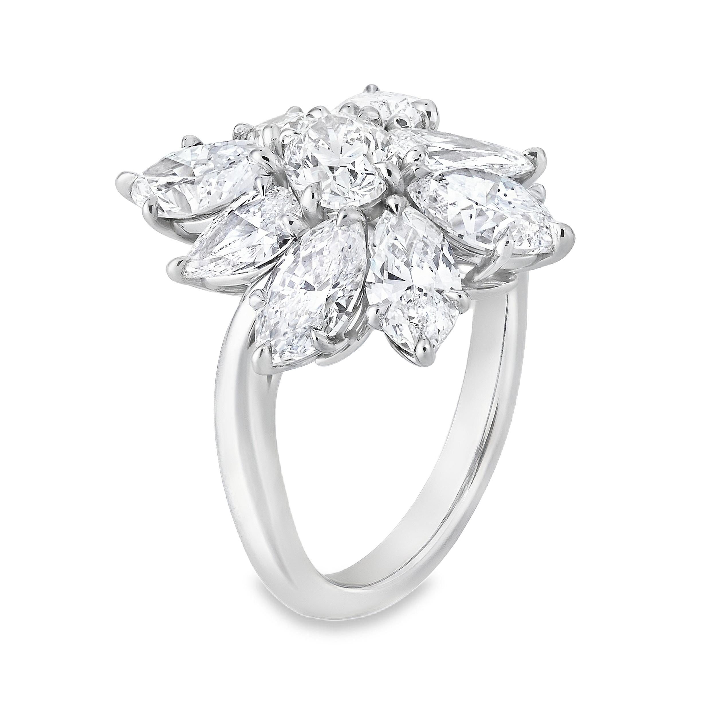 Un precioso anillo en racimo con un diseño de inspiración floral y diamantes talla mixta de 4,72 quilates. Elaborado por expertos en platino. Anillo talla 6,5 US, redimensionable a petición.


Roman Malakov es una casa a medida, especializada en