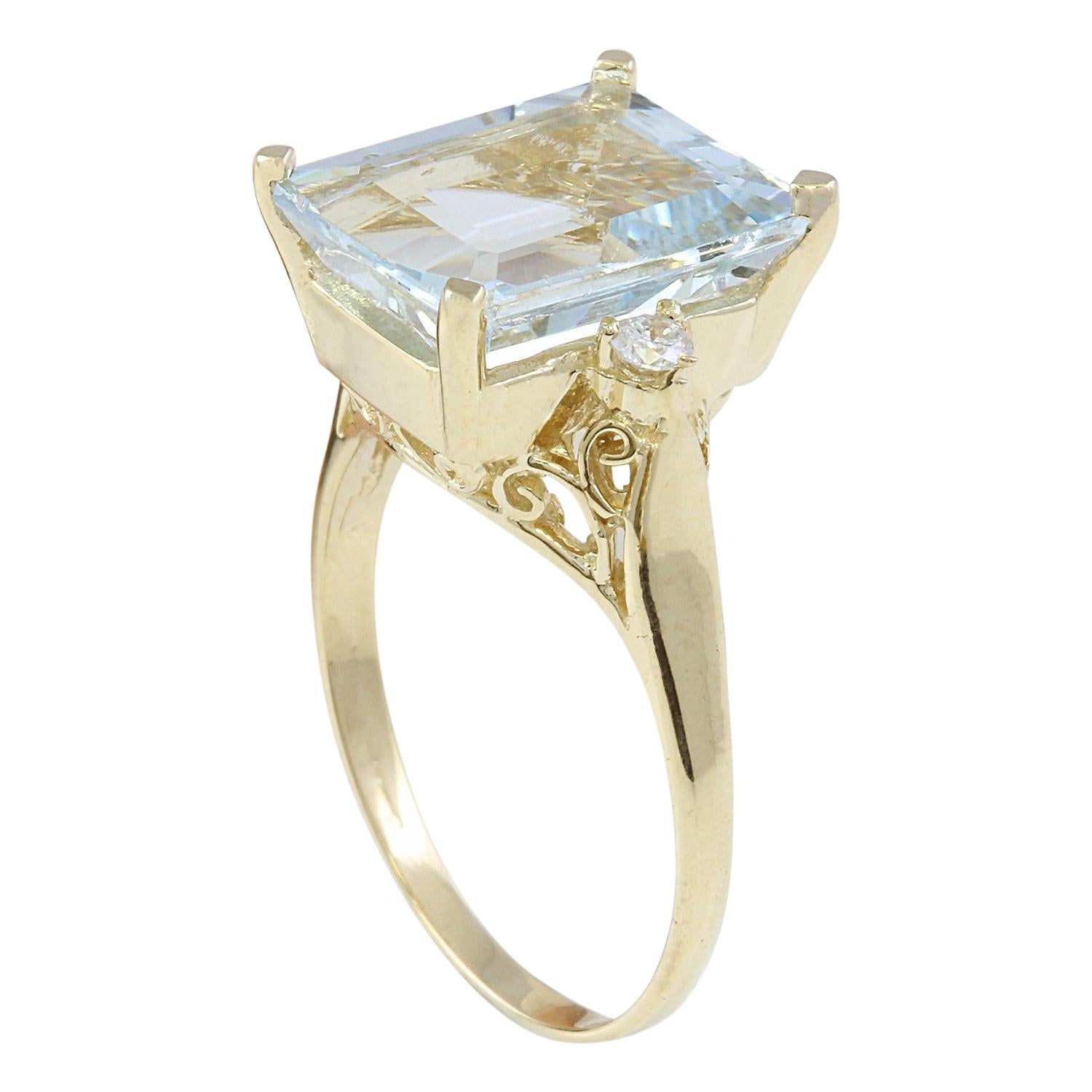 Emerald Cut 4.72 Carat Natural Aquamarine 14 Karat Solid Yellow Gold Diamond Ring For Sale