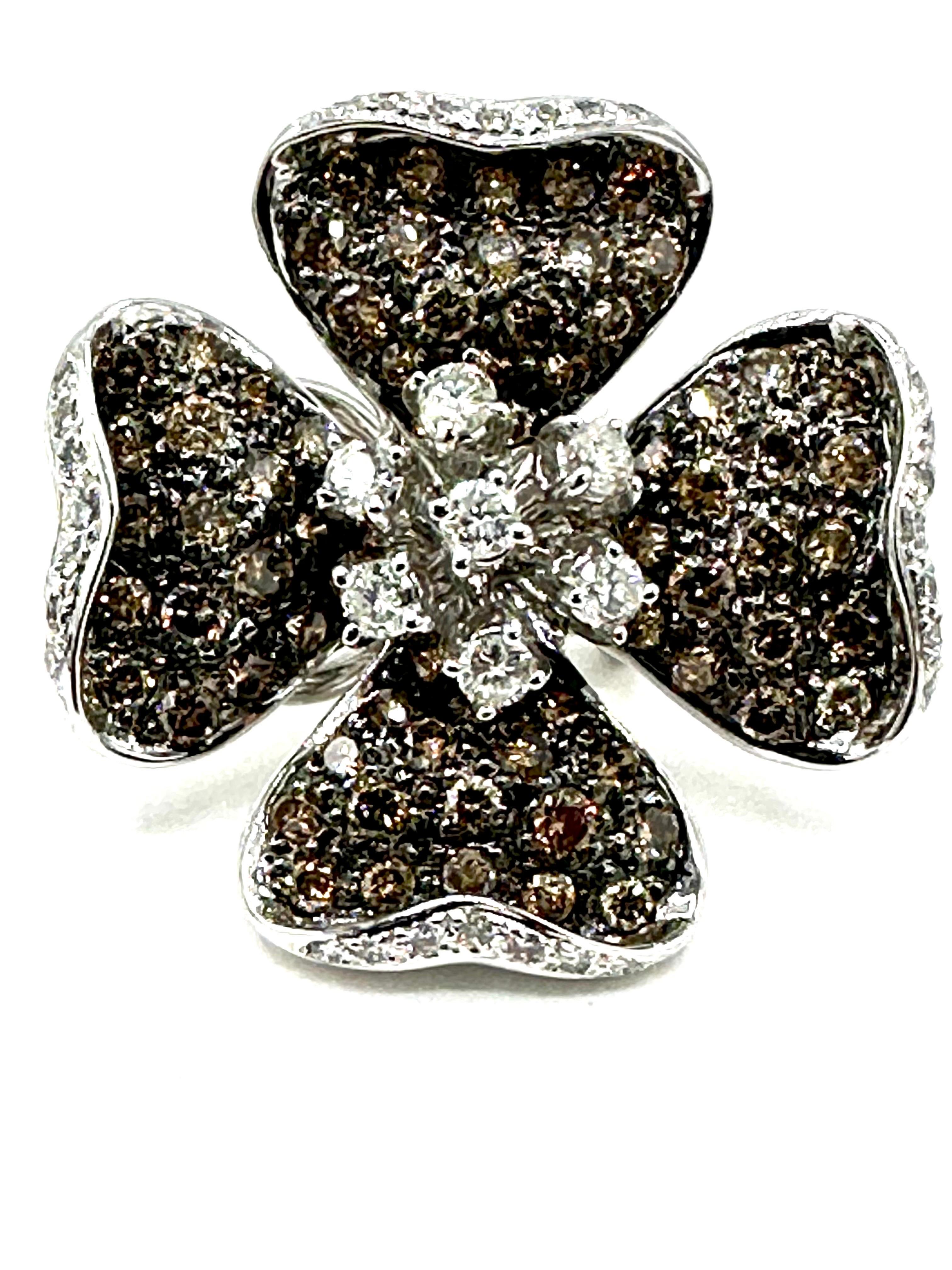 4.72 Carats Round Brilliant Cognac and White Diamonds Gold Dogwood Earrings For Sale 1