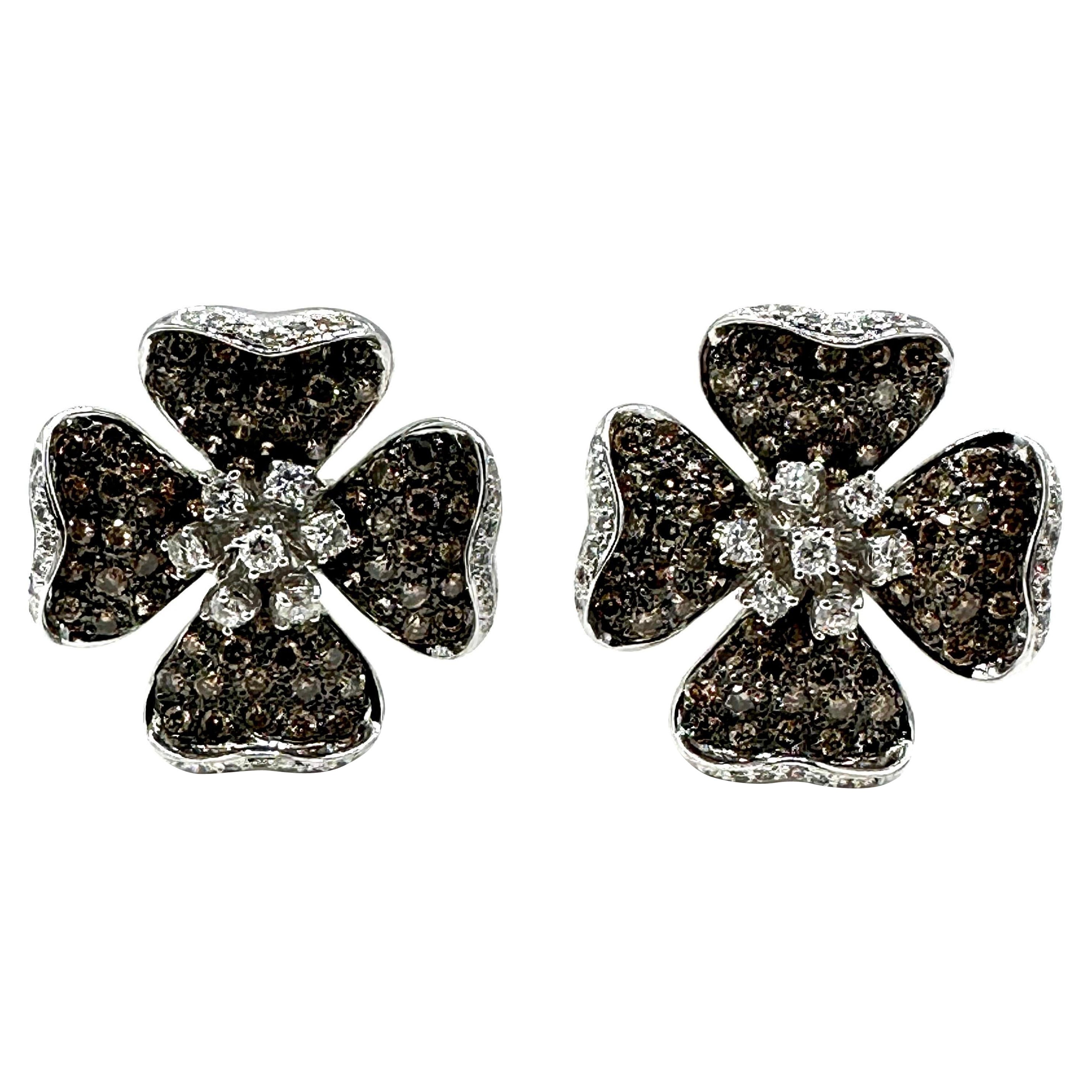 Orecchini Dogwood in oro con diamanti bianchi e cognac, 4,72 carati, tondi e brillanti in vendita