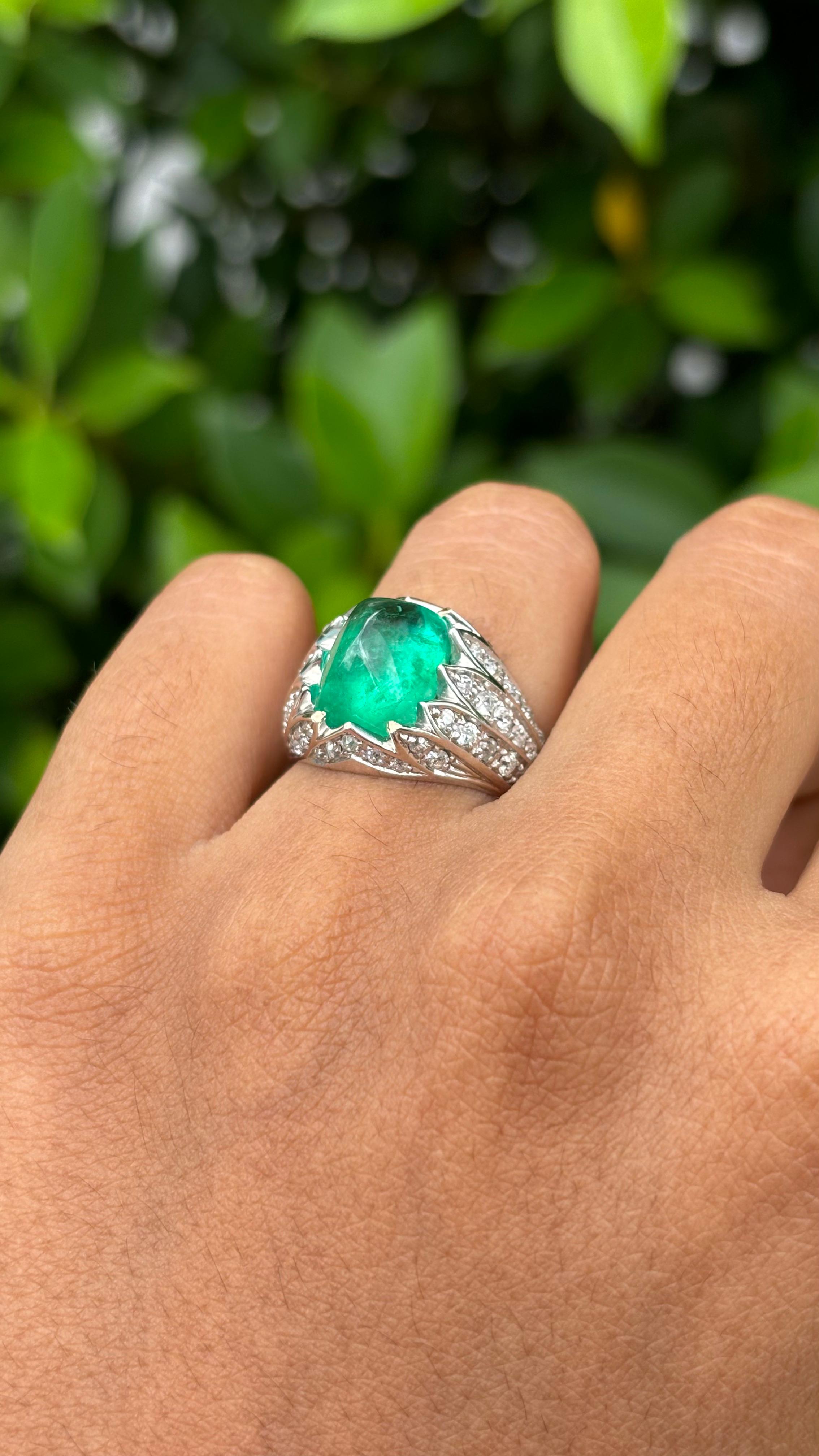 4.72ct Colombian Sugarloaf-cut Emerald & Diamond Ring in 18K White Gold For Sale 1